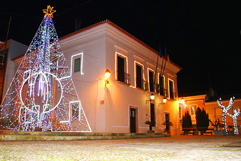 CÂMARA MUNICIPAL E JUNTAS DE FREGUESIA ILUMINAM CONCELHO COM LUZES DE NATAL