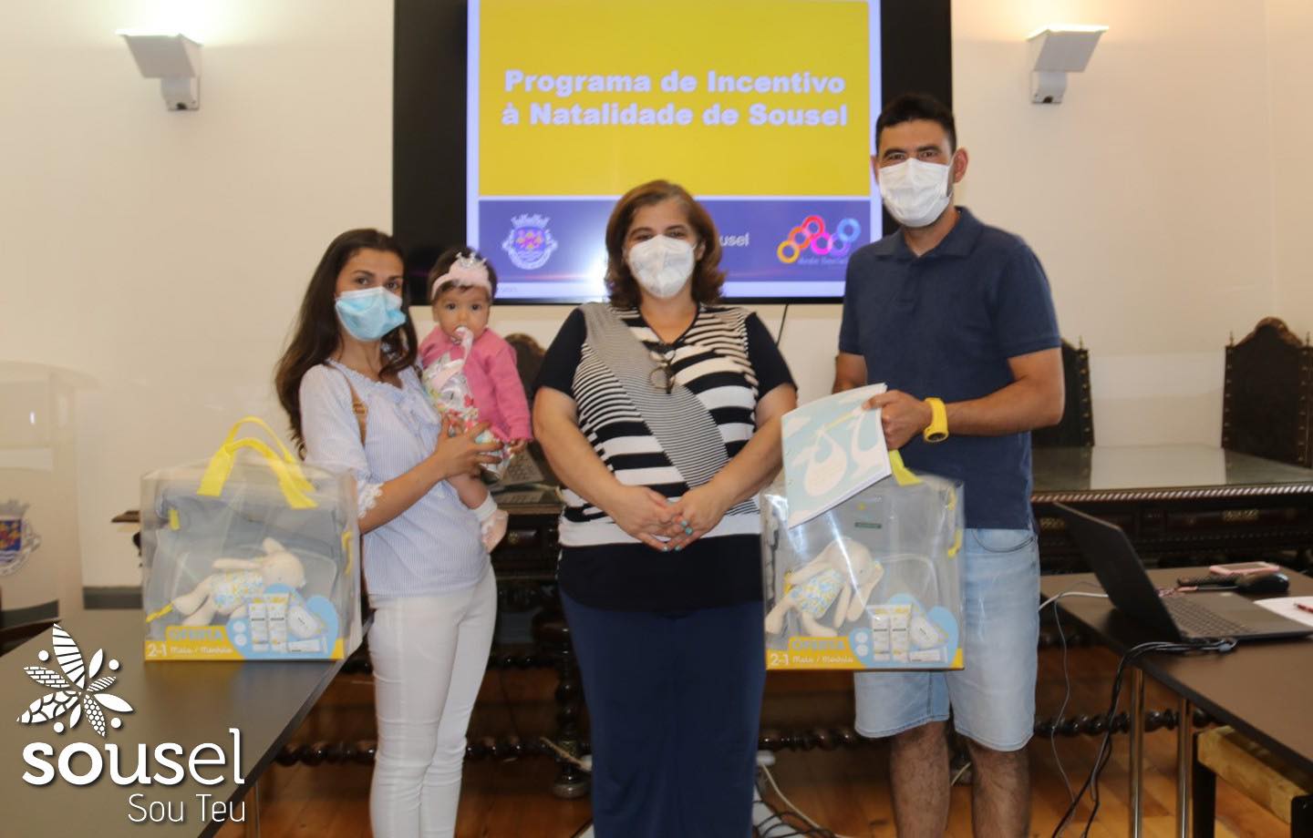 Câmara Municipal entregou cabazes de incentivo à natalidade
