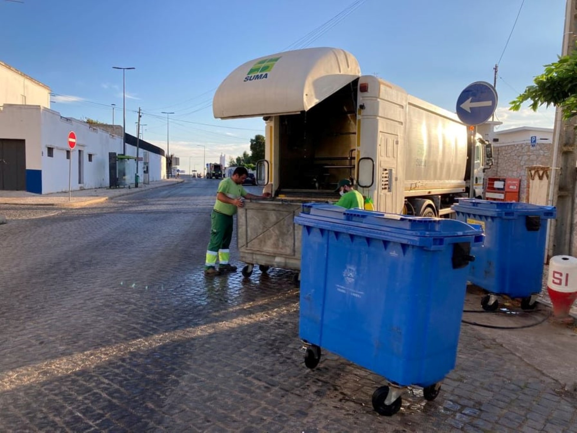 Câmara faz limpeza e higienização dos contentores em todo o concelho