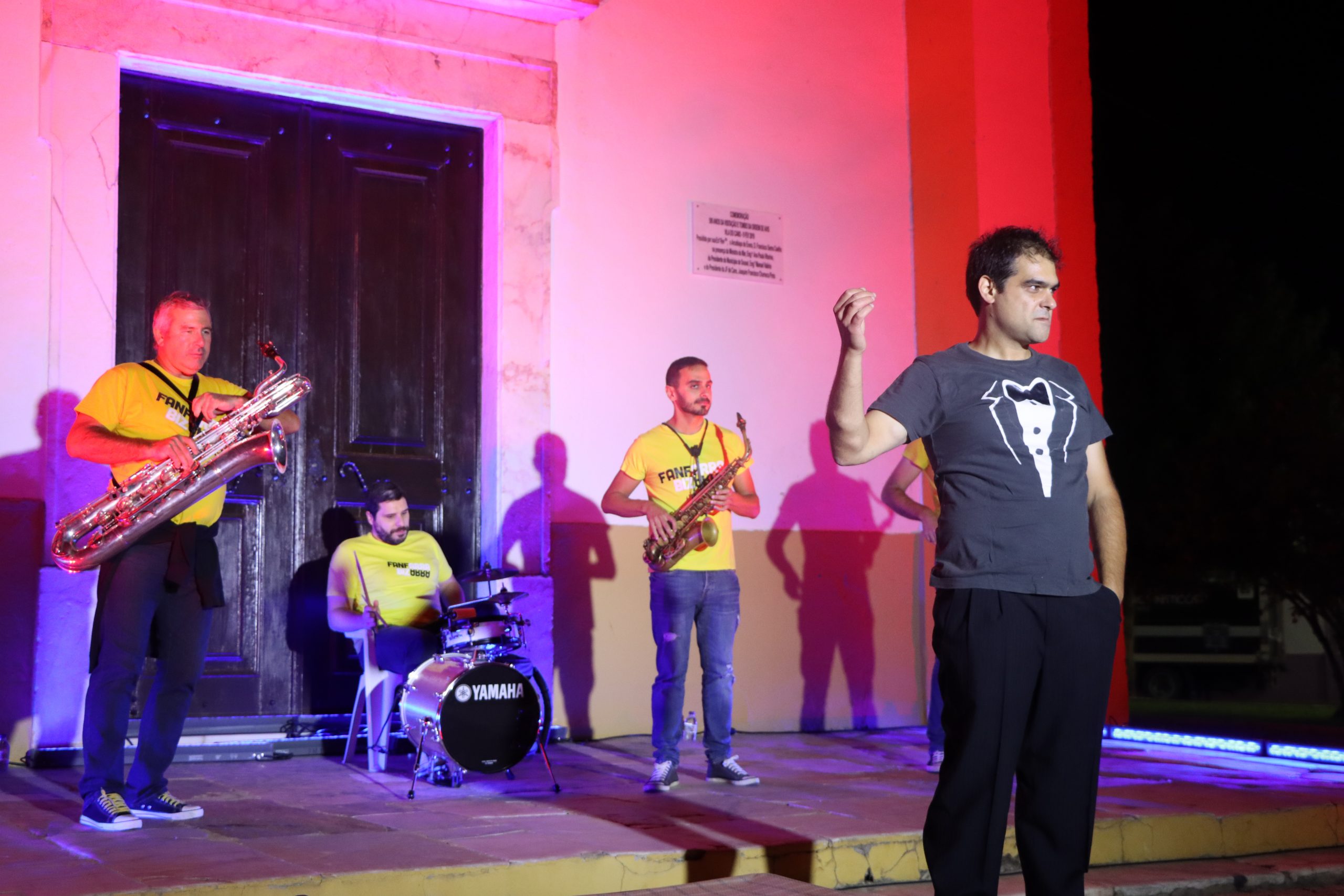 Fanfarra Bizarra animou Cano