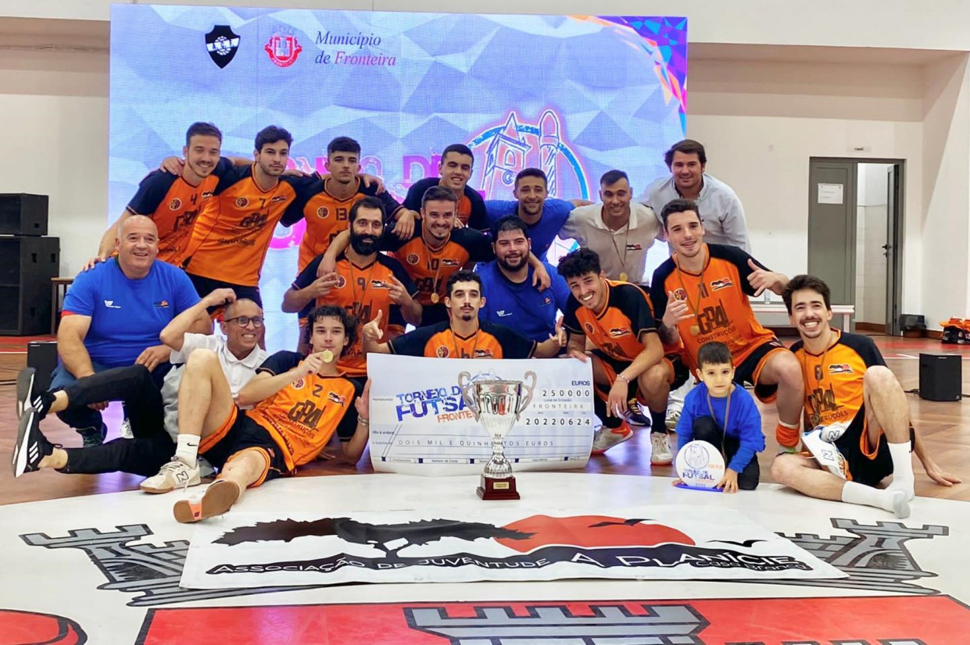 “A Planície” vence Torneio de Futsal de Fronteira