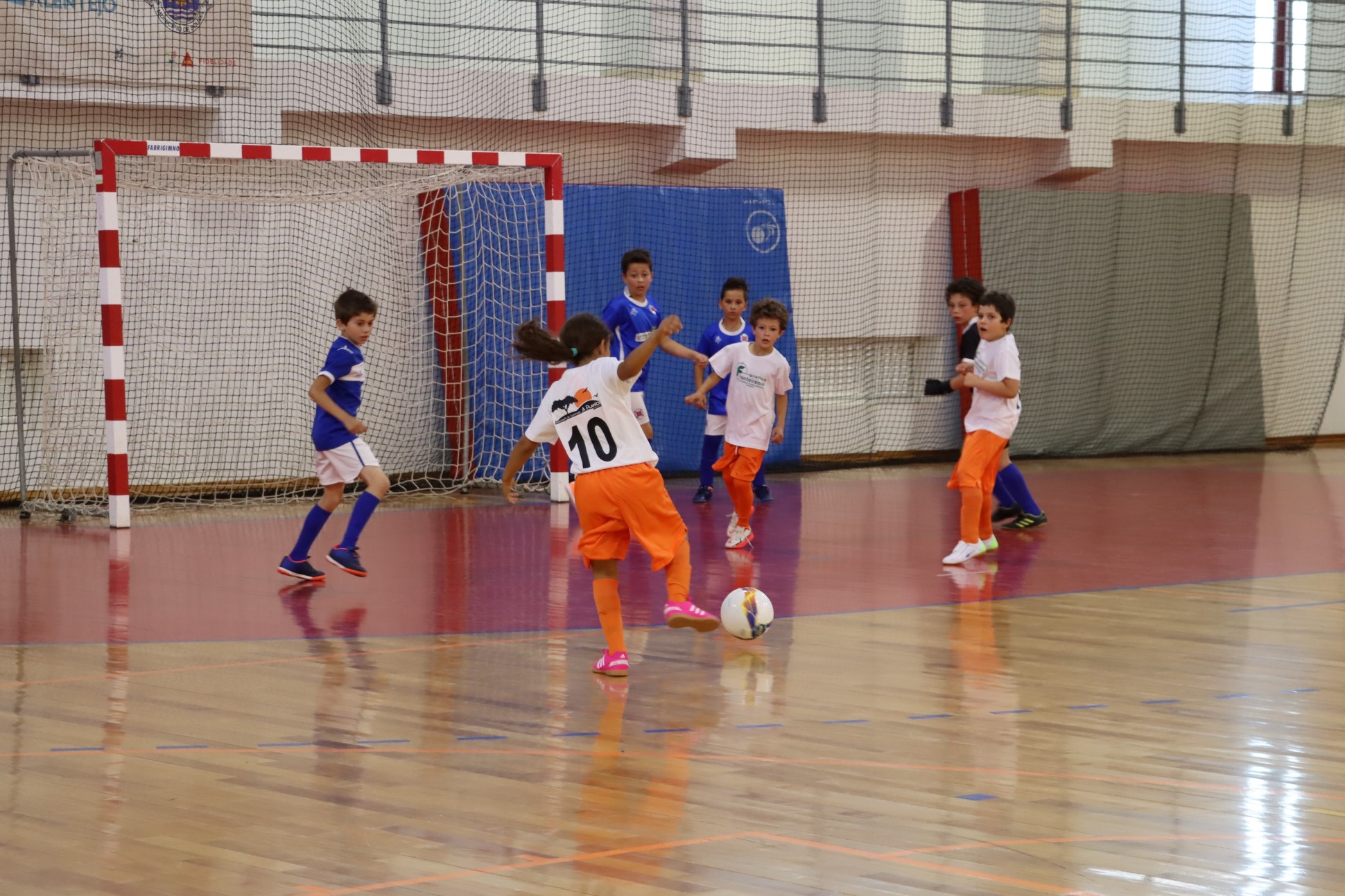 Pavilhão de Sousel vibrou na abertura do 31º Torneio de Futsal
