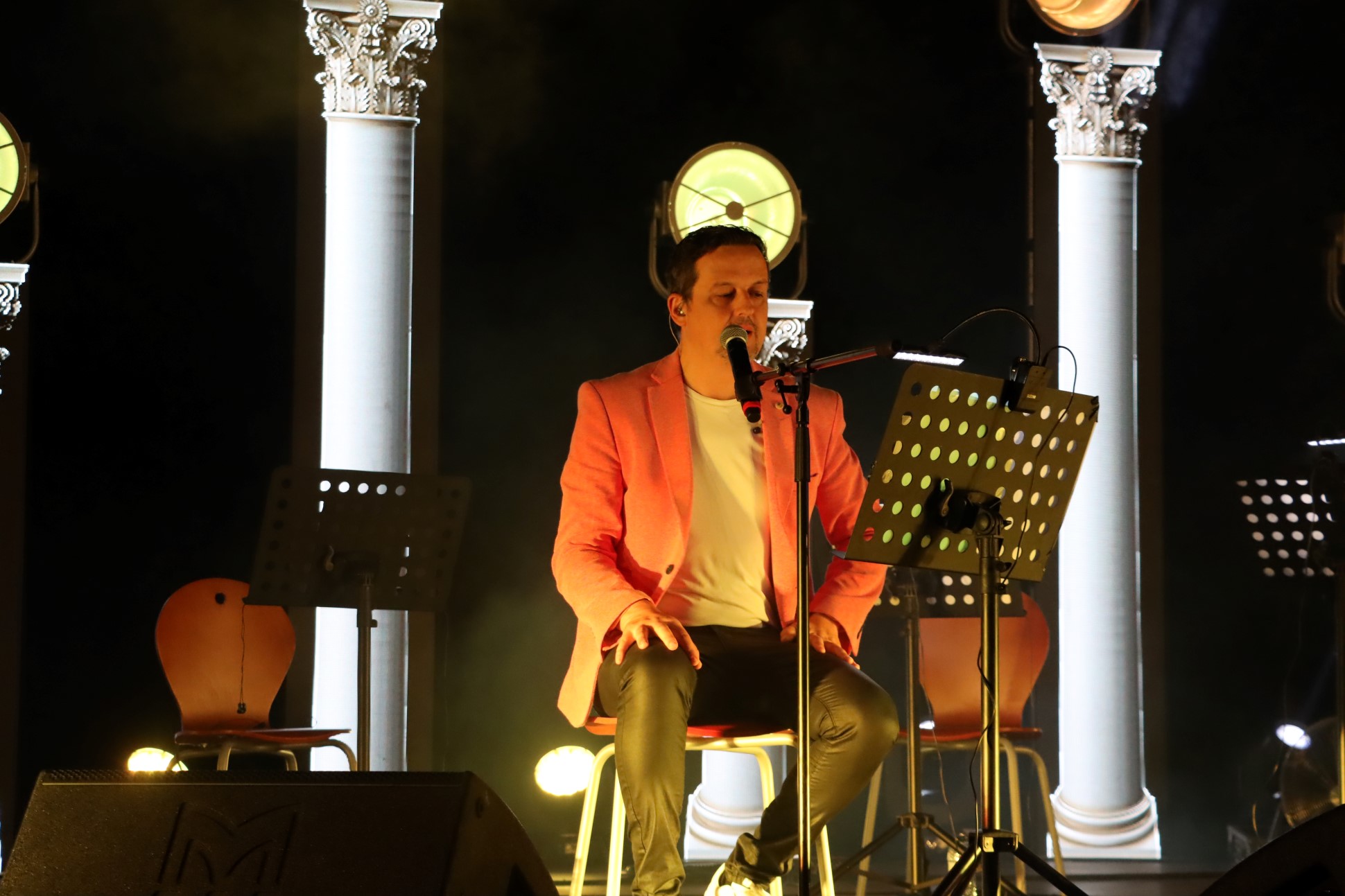 Miguel Gameiro cantou e encantou no Jardim do Museu dos Cristos