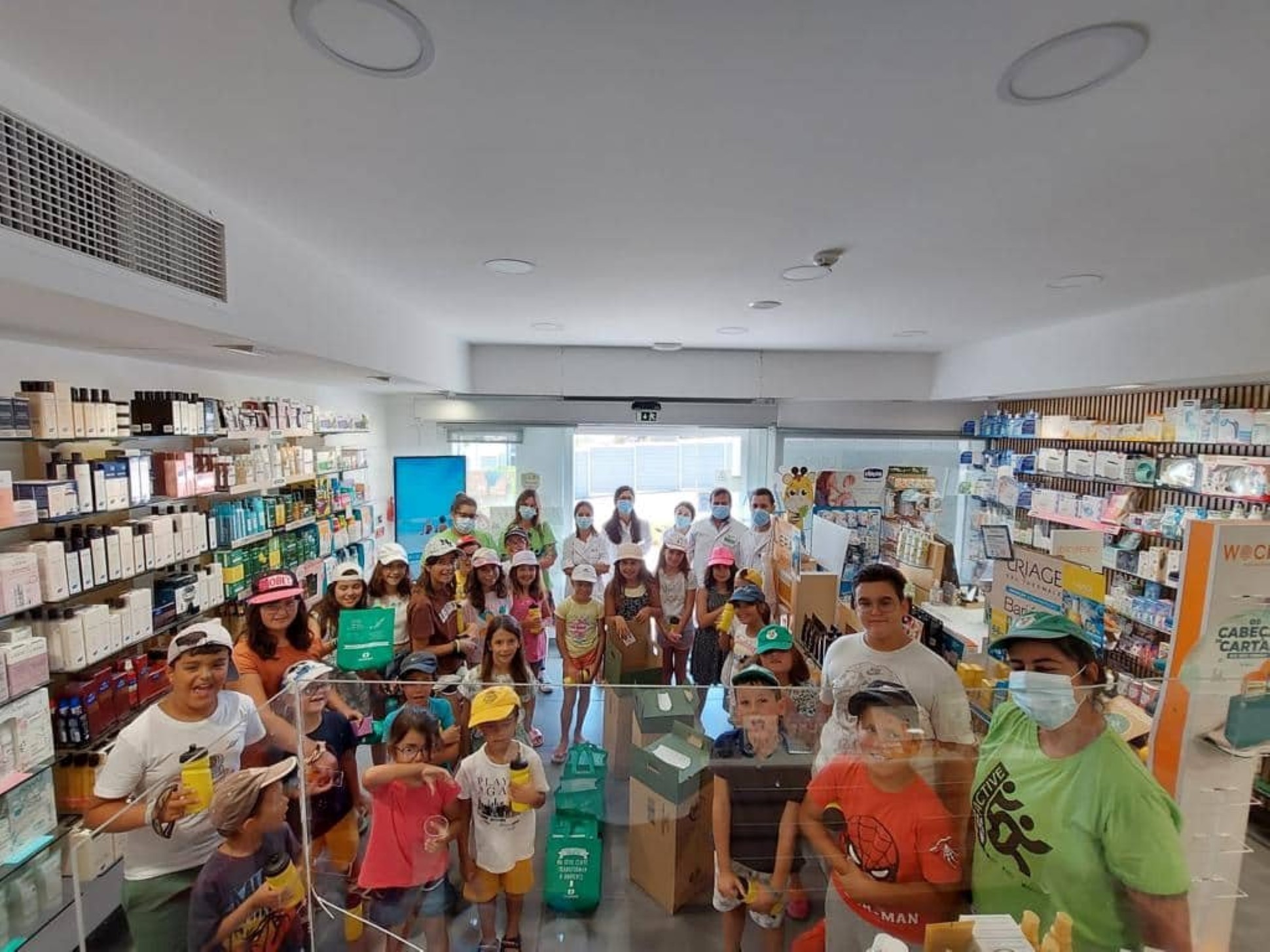 Farmácia Andrade promoveu divertida sessão de esclarecimento nas Férias de Verão