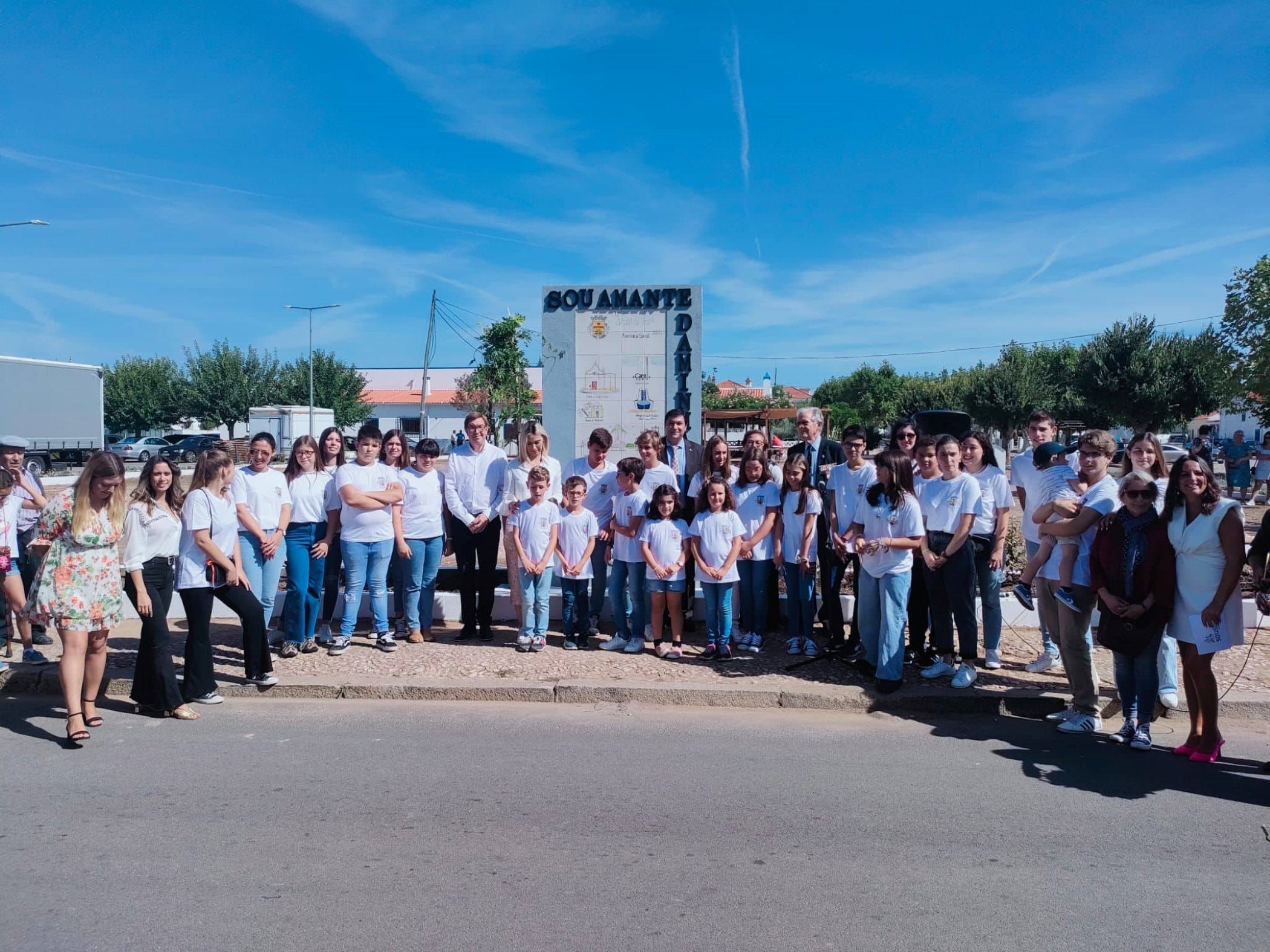“Sou Amante da Minha Terra”: Painel de Azulejos pintados por crianças homenageia a vila de Cano