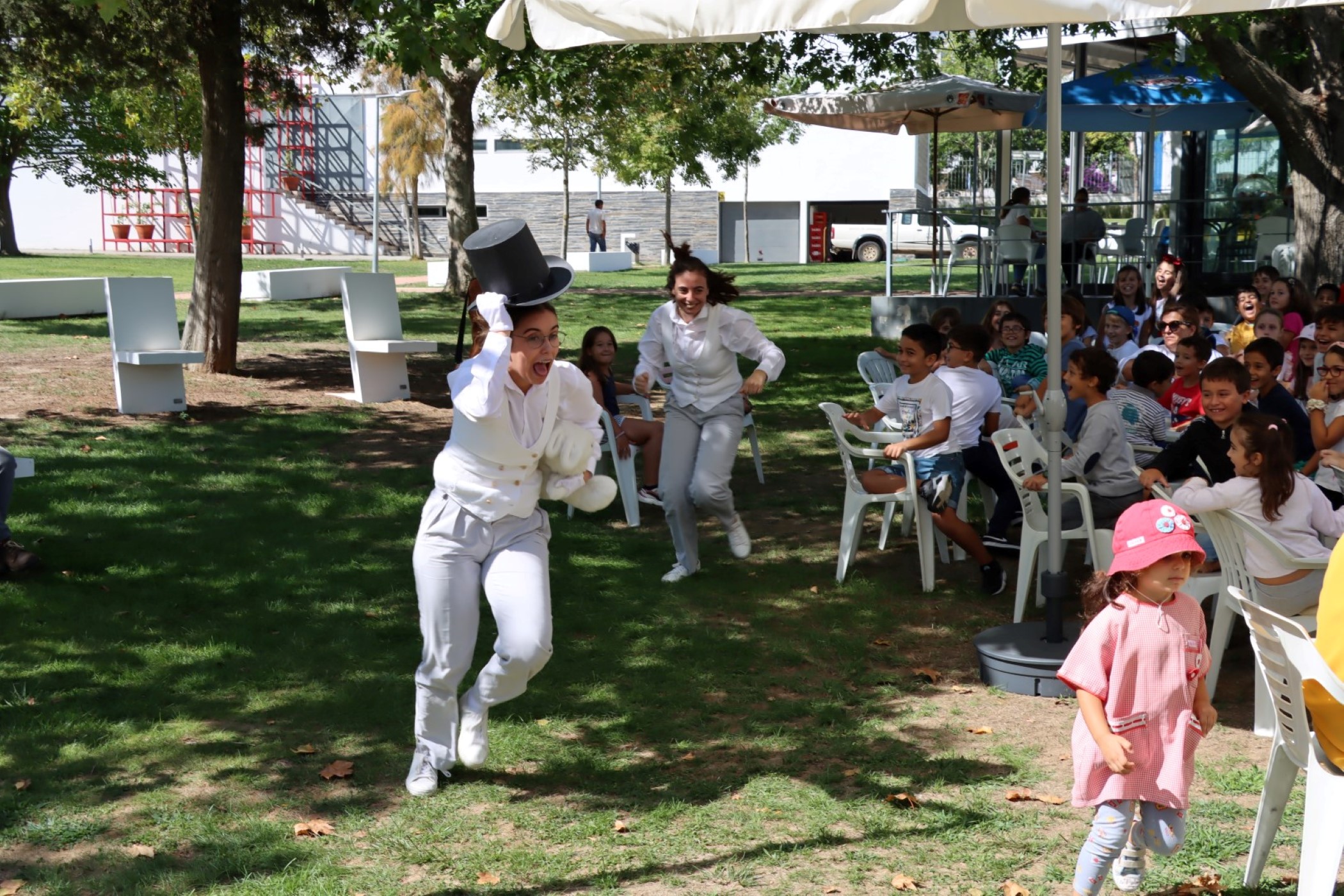 Crianças do concelho juntaram-se a “Alice no jardim”