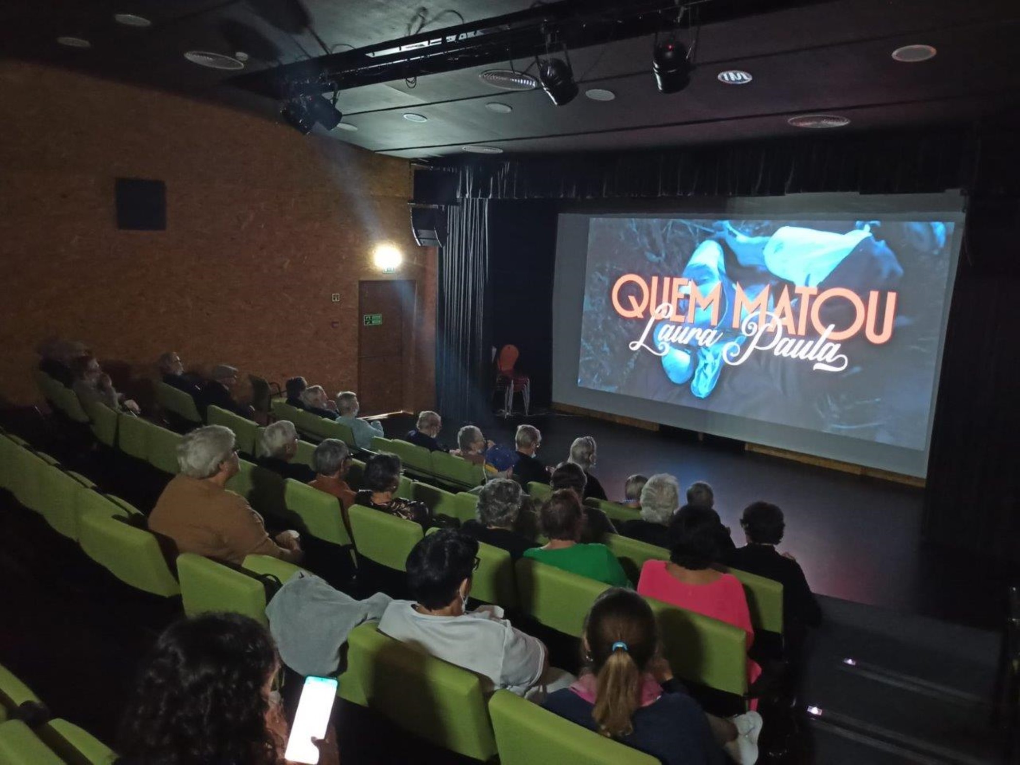 Idosos assistiram a sessão de cinema no âmbito do 30º Aniversário da Biblioteca Municipal