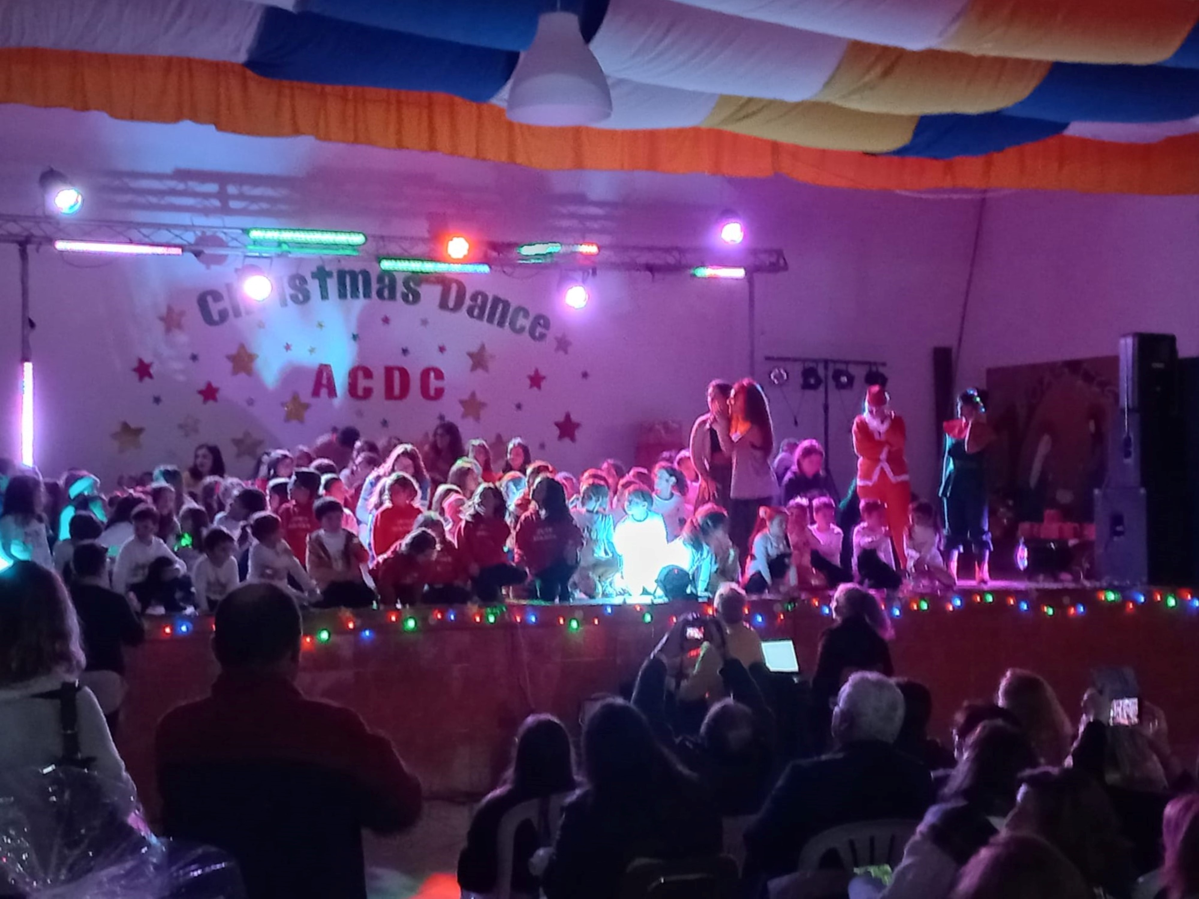 ACDC promoveu noite de danças para assinalar a quadra natalícia