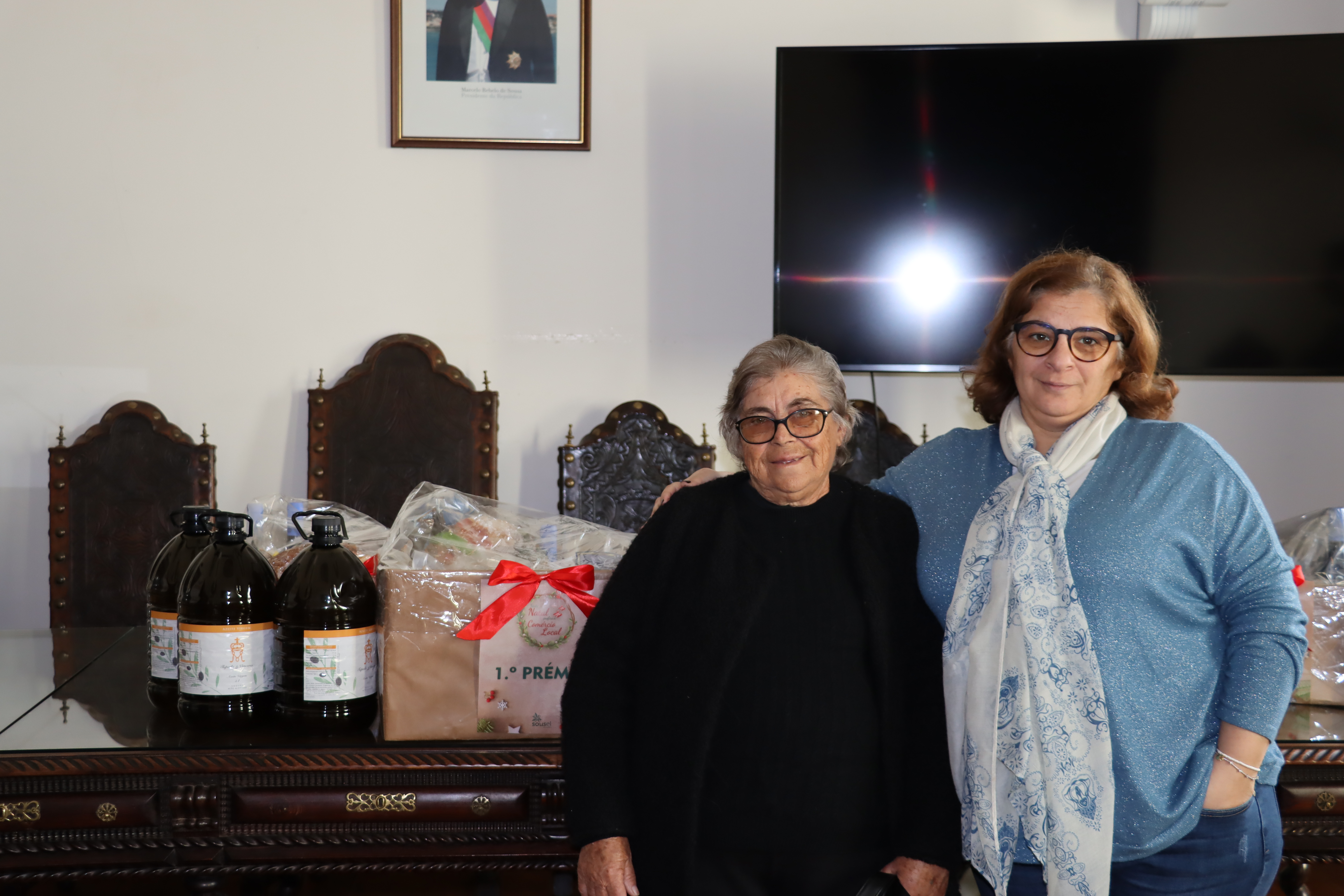 Câmara Municipal entregou cabazes aos premiados do concurso “NESTE NATAL PREFIRA O COMÉRCIO LOCAL”