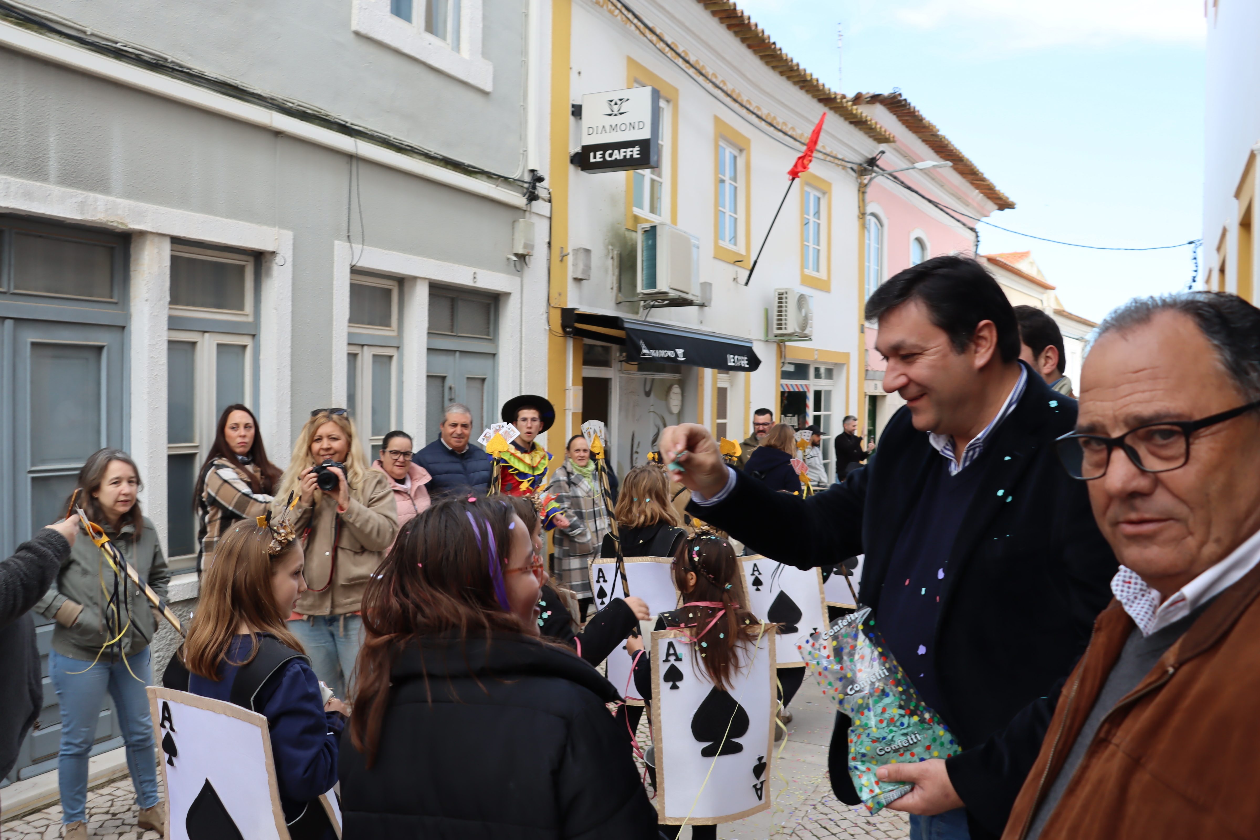 Ruas de Sousel encheram-se de alegria com o corso escolar