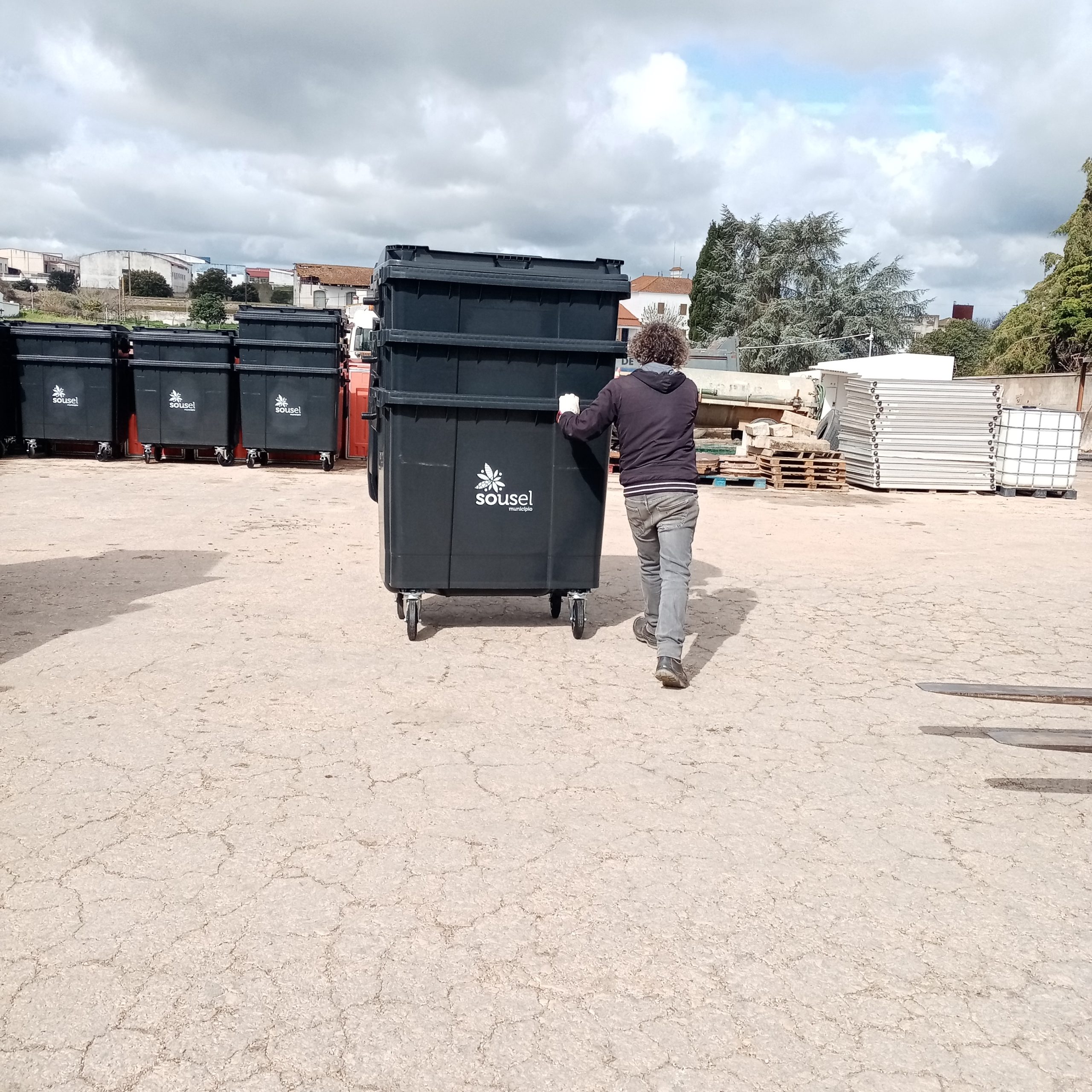 Câmara de Sousel adquire 50 novos contentores para melhorar recolha de resíduos sólidos