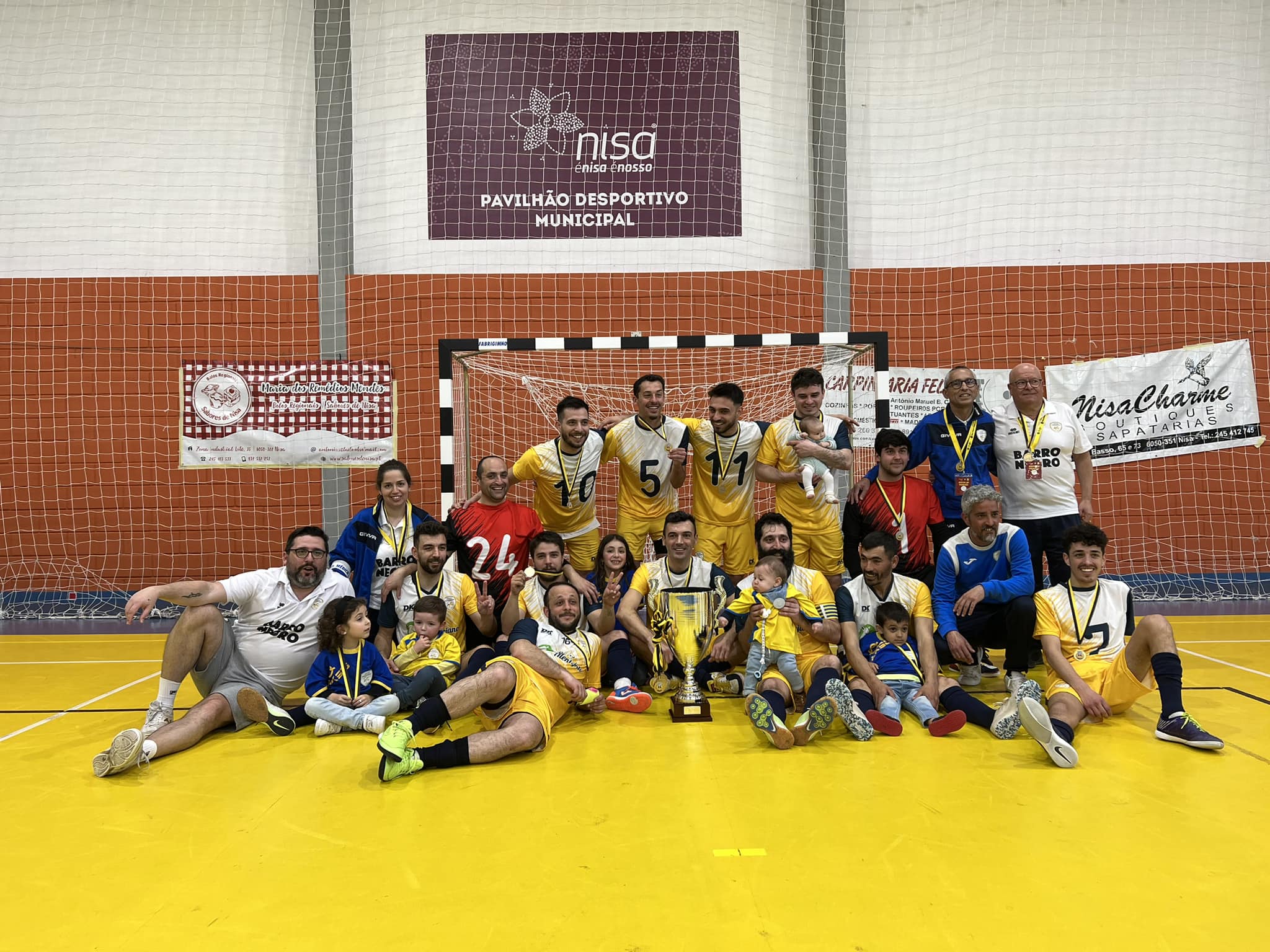 Seniores da UDCS conquistam Taça de Futsal Masculino