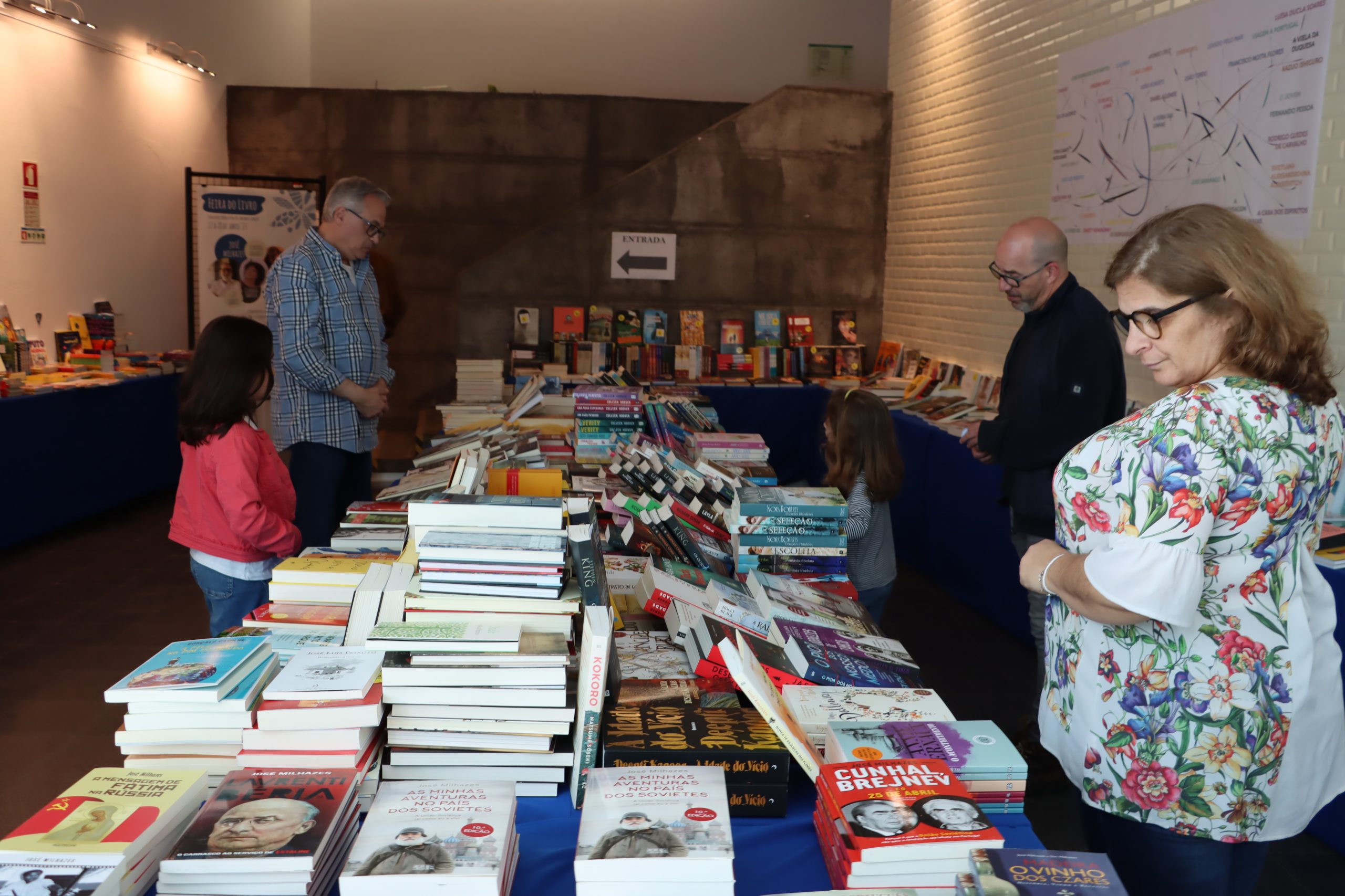 Feira do Livro de portas abertas até sexta-feira