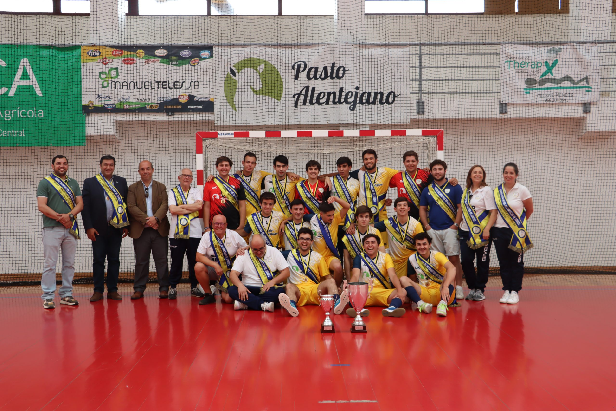 Juniores da UDC Sousel recebem a Taça de Campeões Distritais Sub19