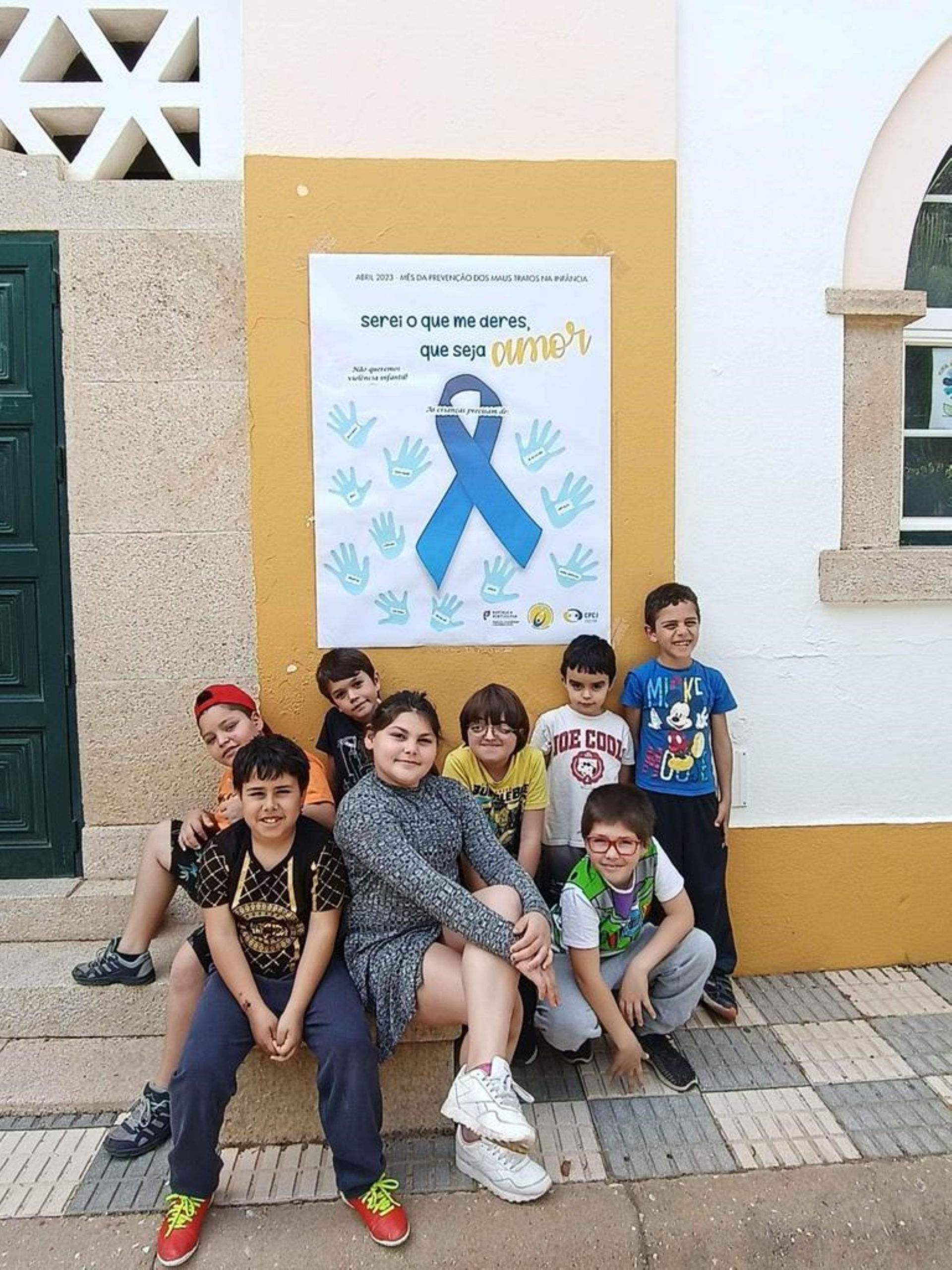 Crianças do concelho de Sousel sensibilizam para a Prevenção dos Maus-Tratos Infantis com a Campanha Laço Azul