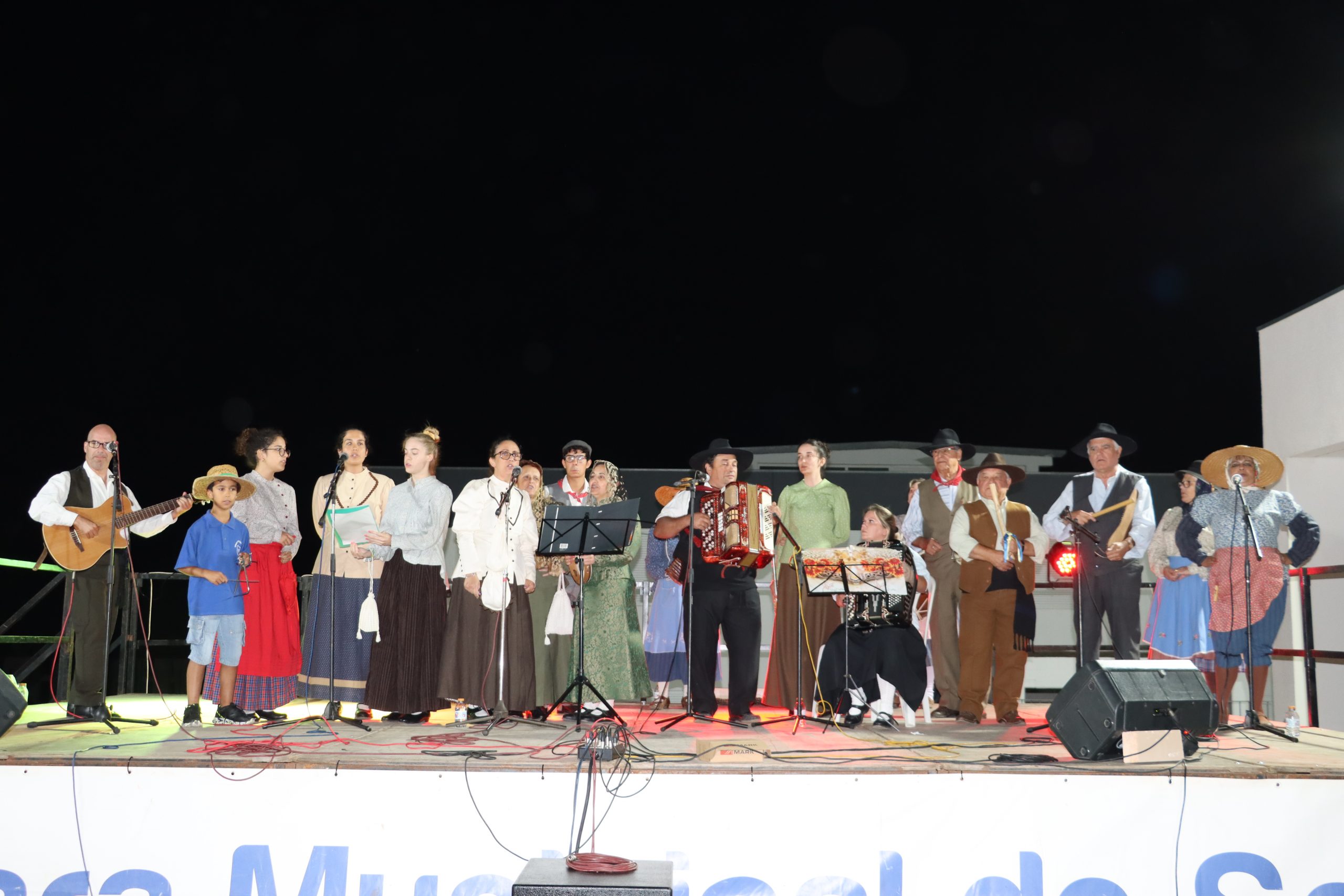 Aniversário do Grupo de Cantares de Sousel com encontro de saias