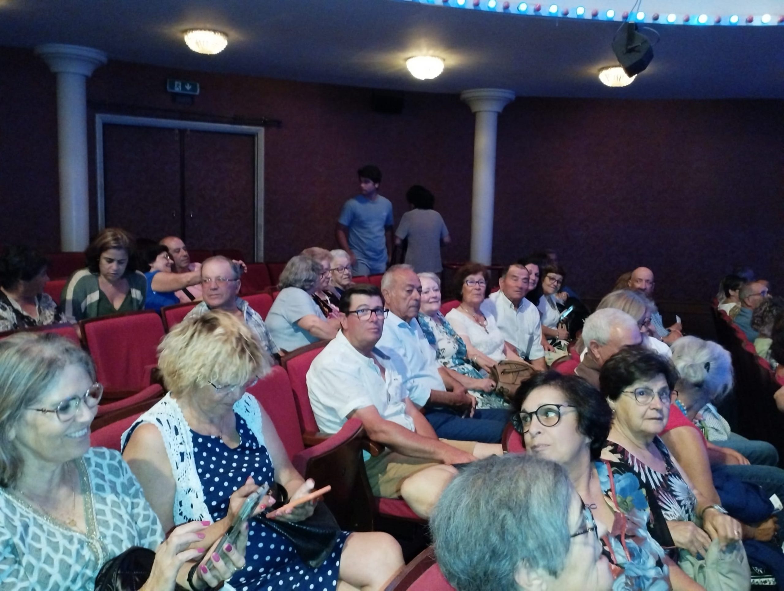 Munícipes do concelho assistiram à peça “Revista é Sempre Revista” de Filipe La Féria