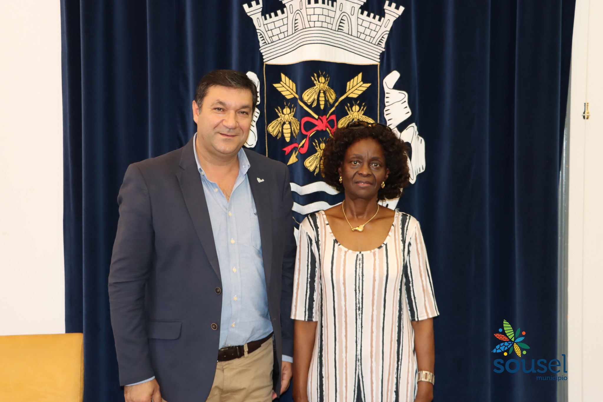 PRESIDENTE DA CÂMARA RECEBE NOVA MÉDICA NA CÂMARA MUNICIPAL