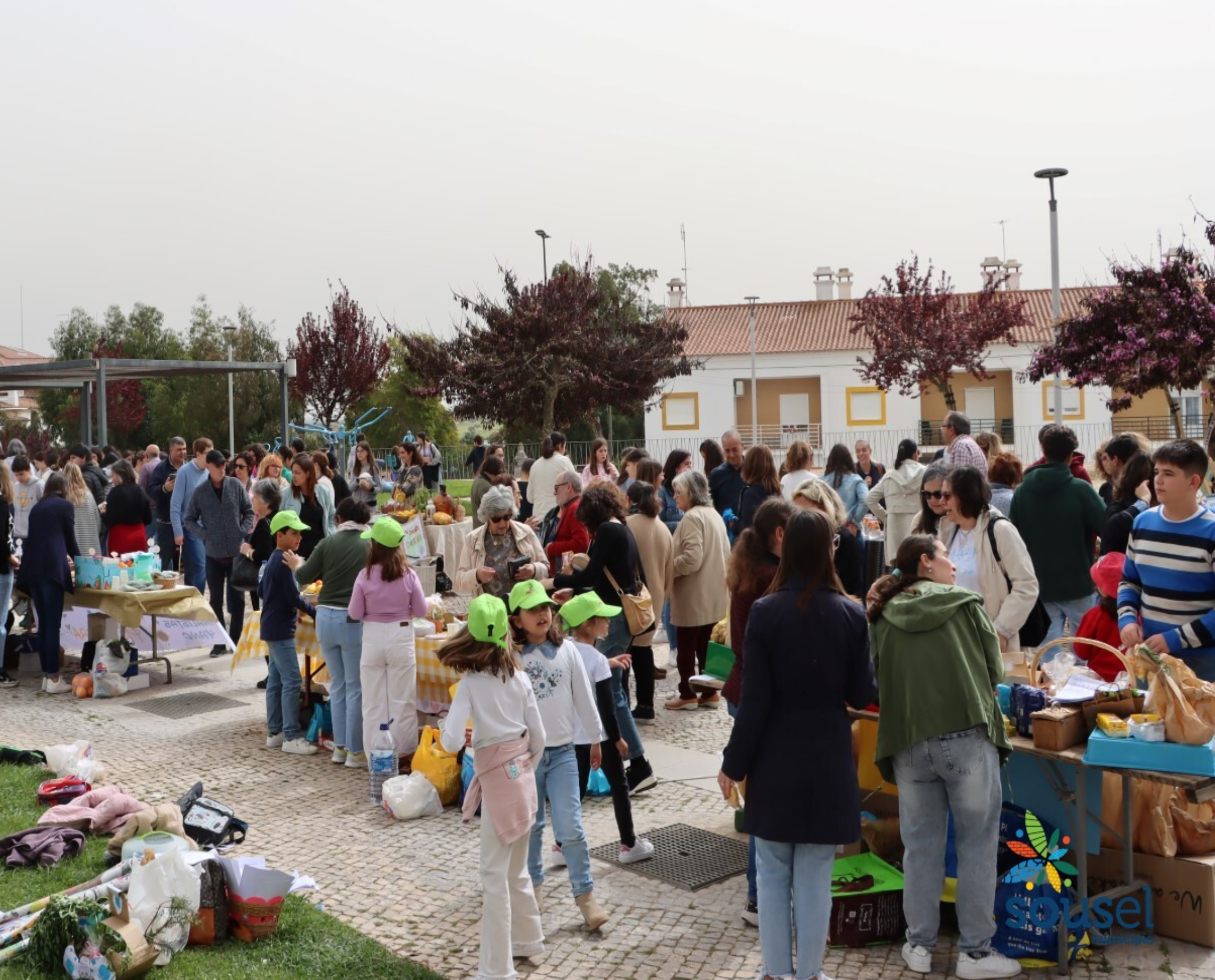 Mercado de Primavera encheu Jardim Municipal de Sousel