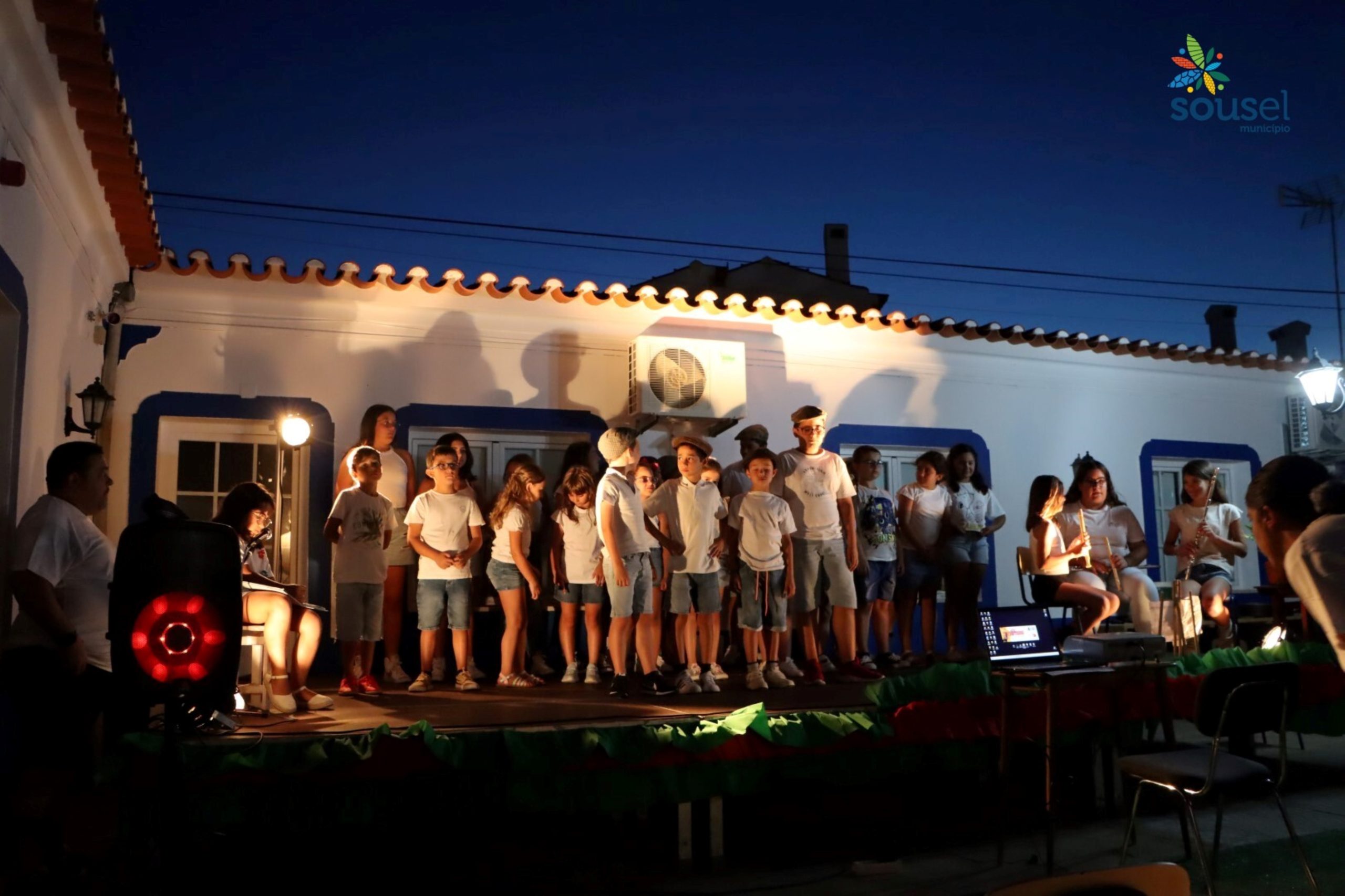 ESPETÁCULO MUSICAL REUNIU FAMILIARES DAS CRIANÇAS E JOVENS DO CATL EM SOUSEL