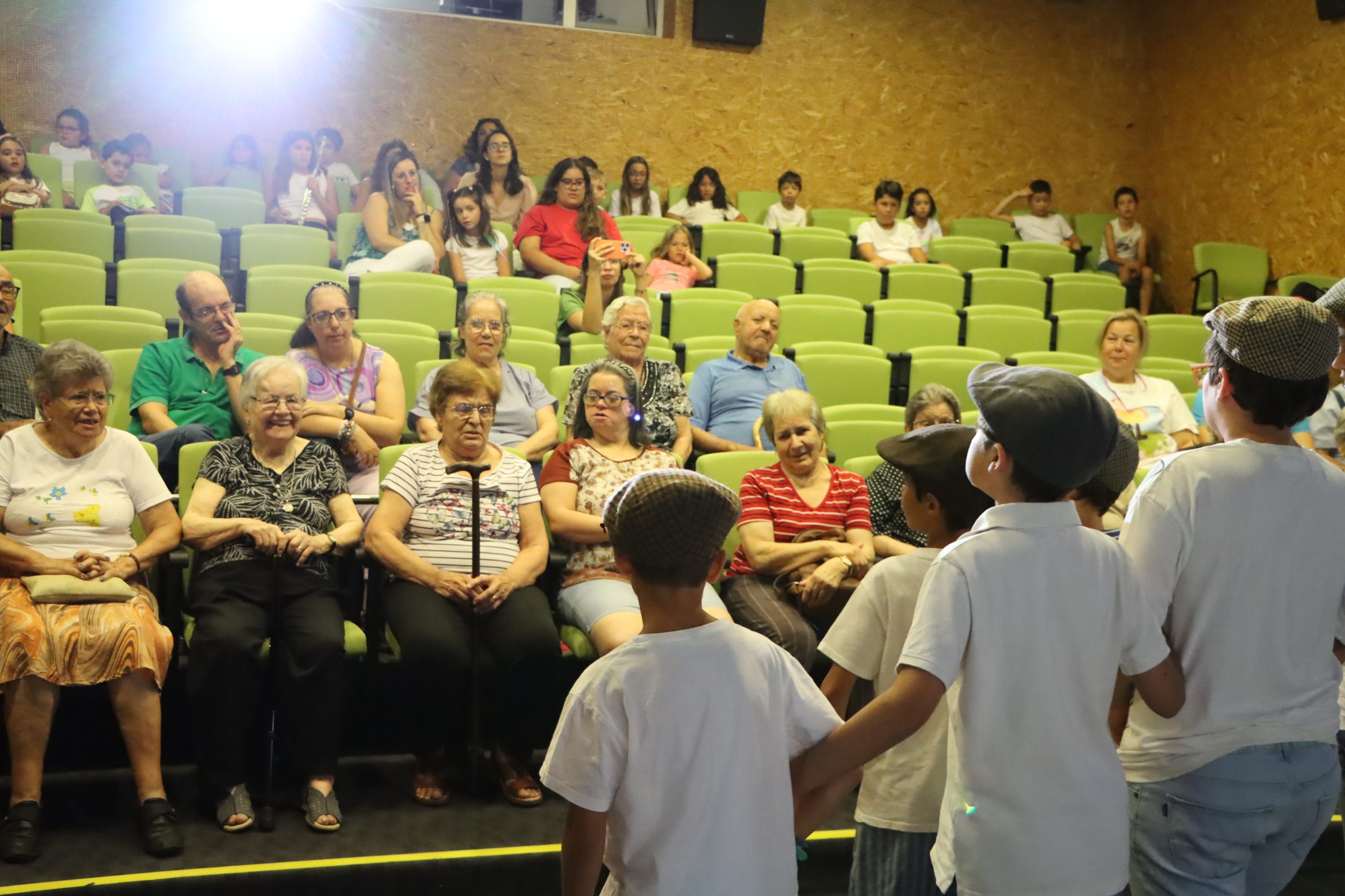Crianças, jovens e idosos do concelho partilharam histórias da liberdade