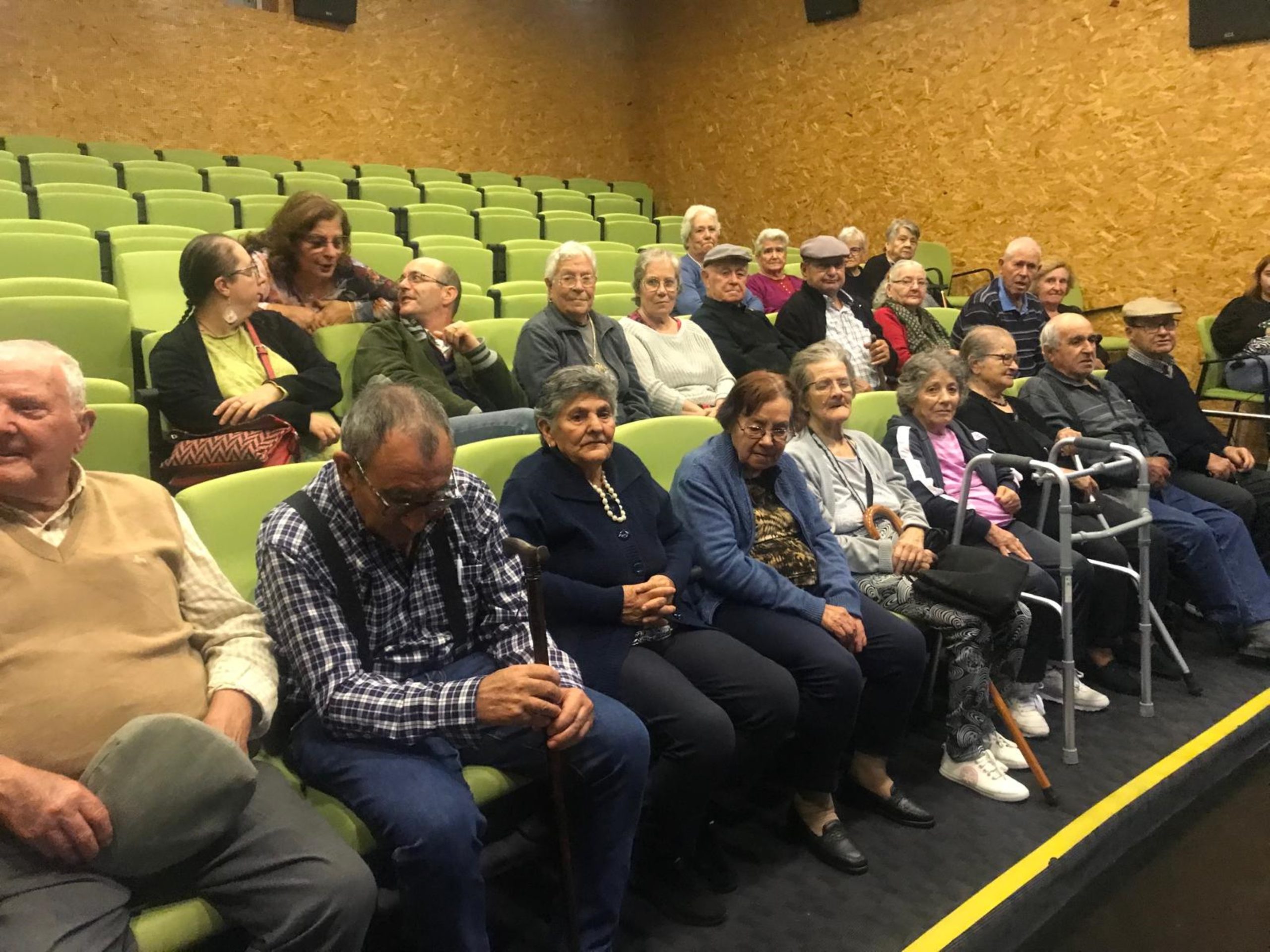 Movimento Gente Grande em Grande leva idosos ao “O Pátio das Cantigas”