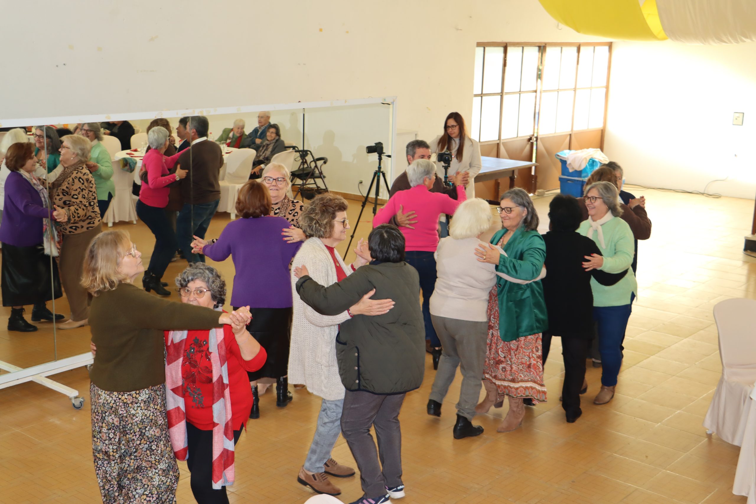 Almoço de Natal reúne idosos e reformados em Santo Amaro