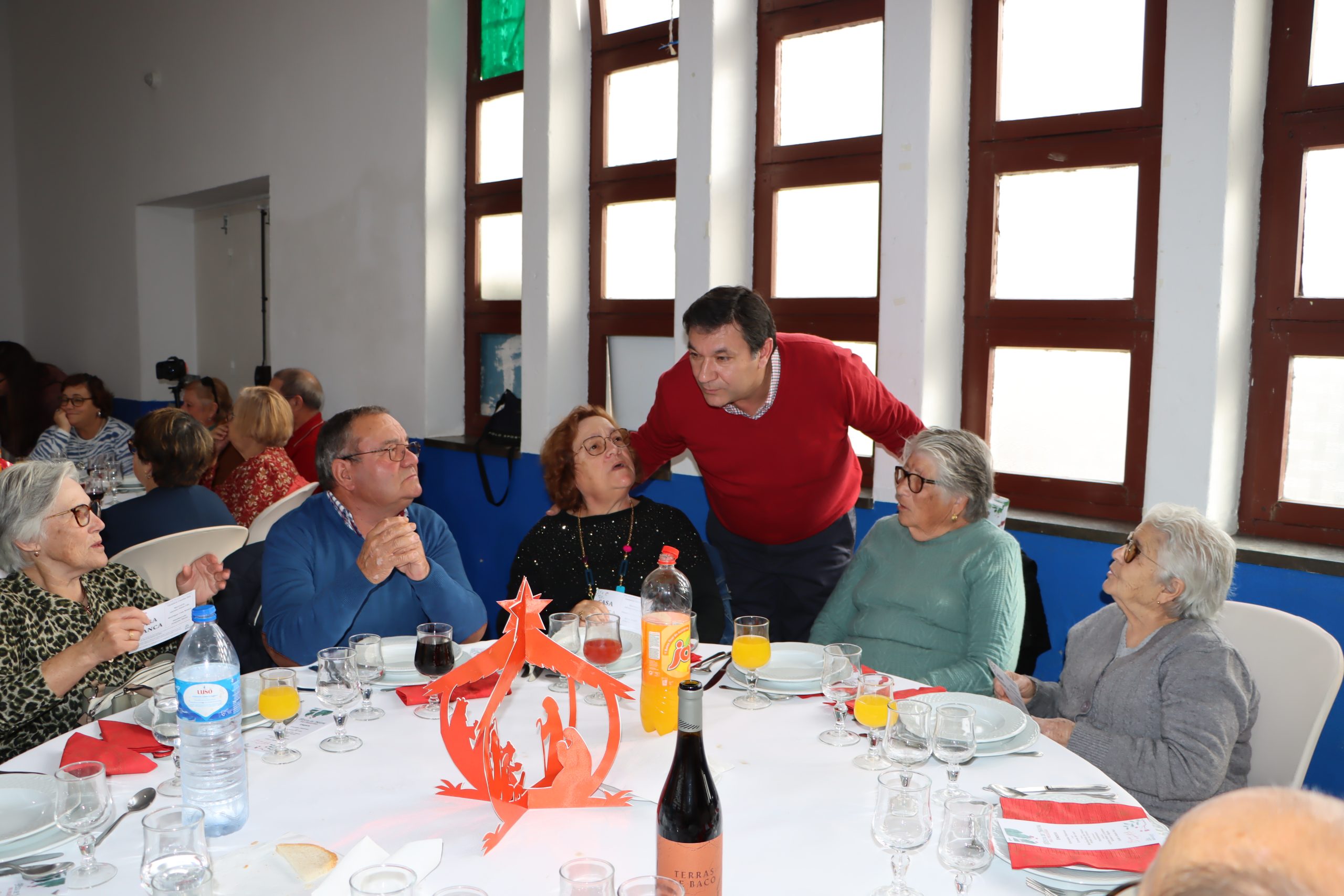 Almoço de Natal animou idosos e reformados da freguesia de Casa Branca