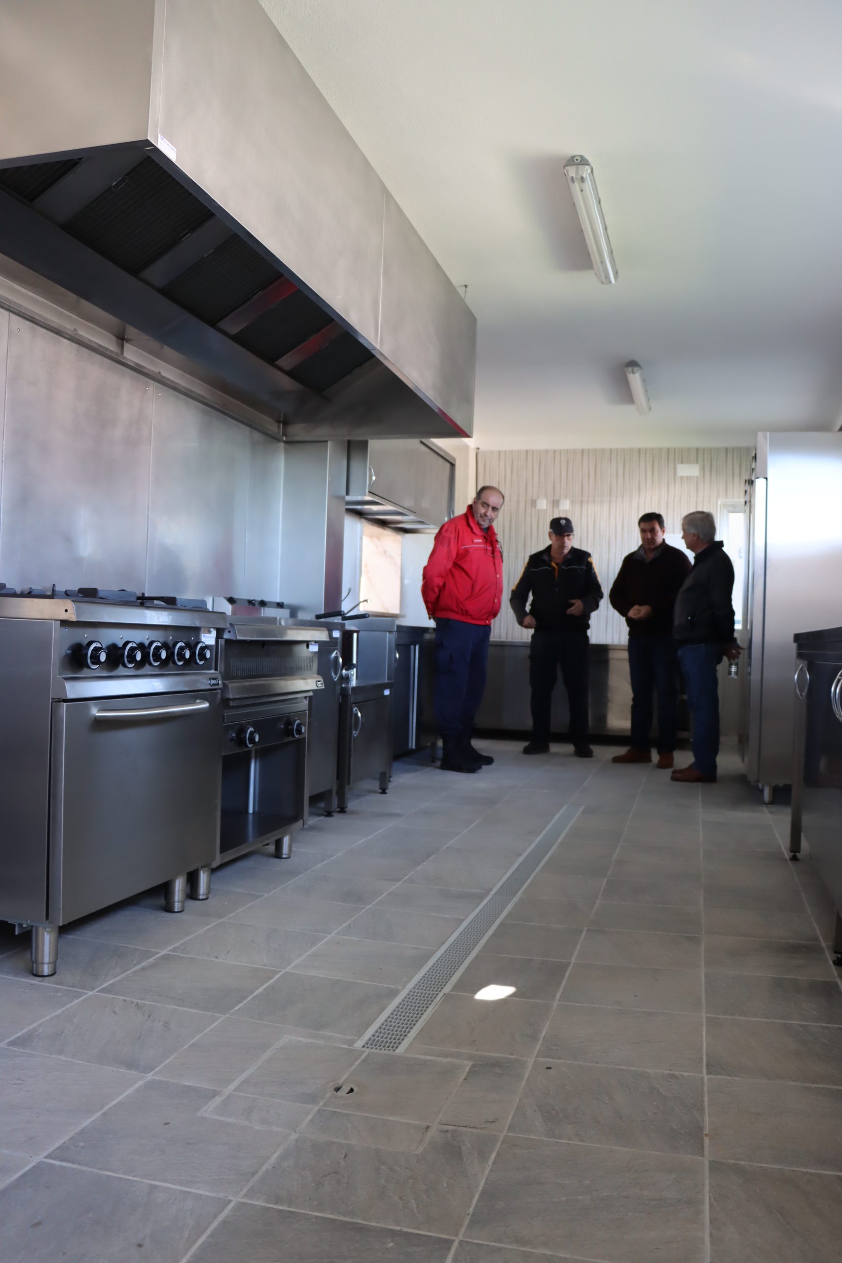 Bombeiros renovam cozinha com apoio do Município