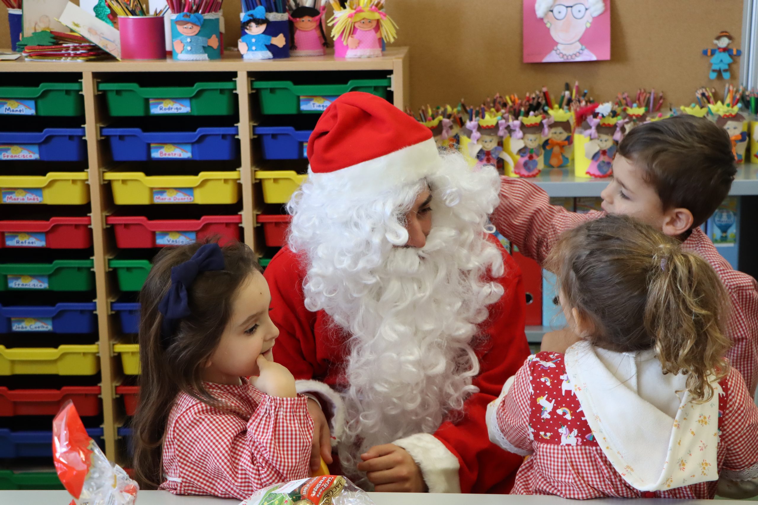 Autarquia entregou lembranças de Natal nas escolas do concelho