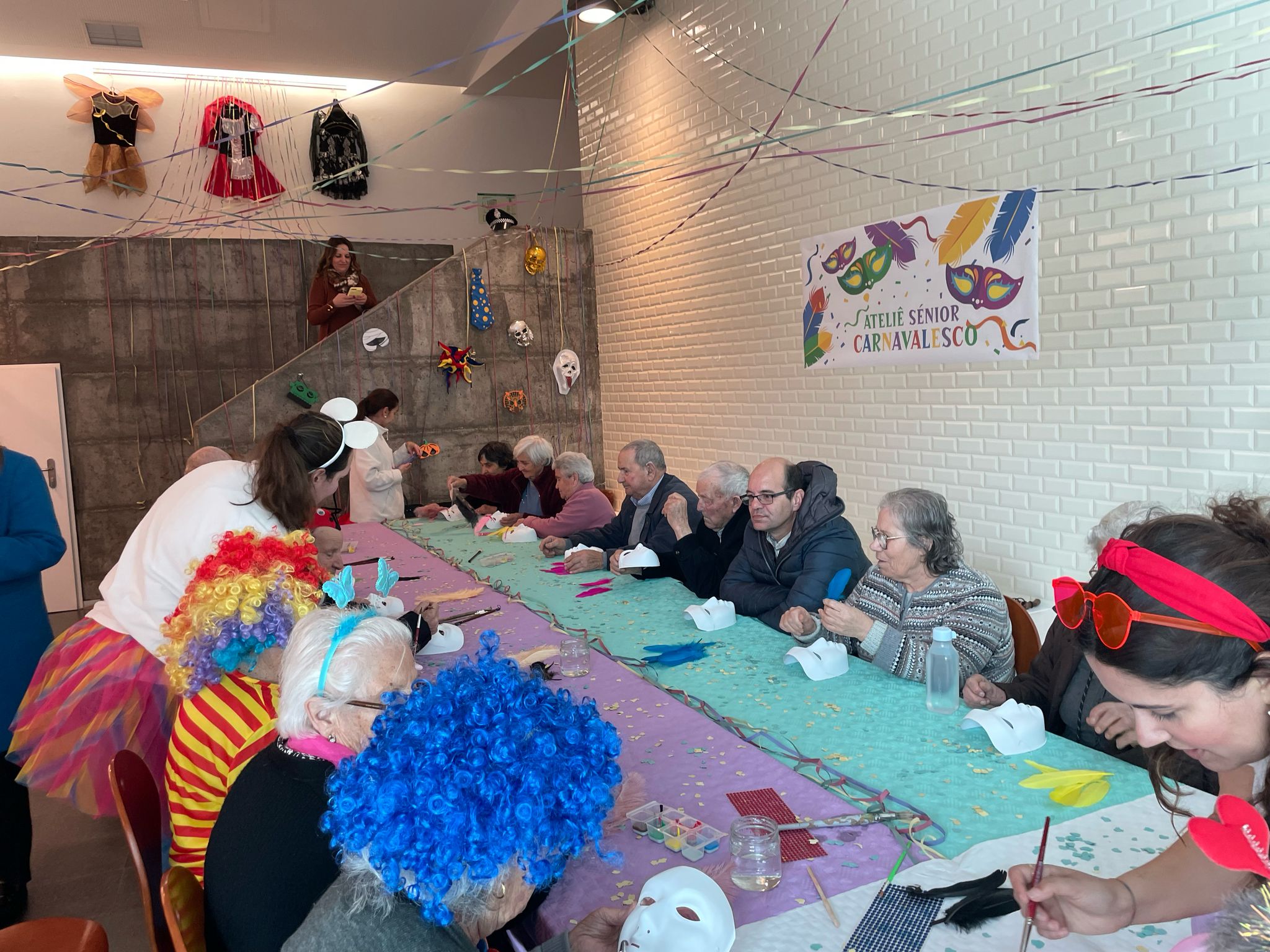 Ateliê Sénior Carnavalesco anima Biblioteca Municipal de Sousel