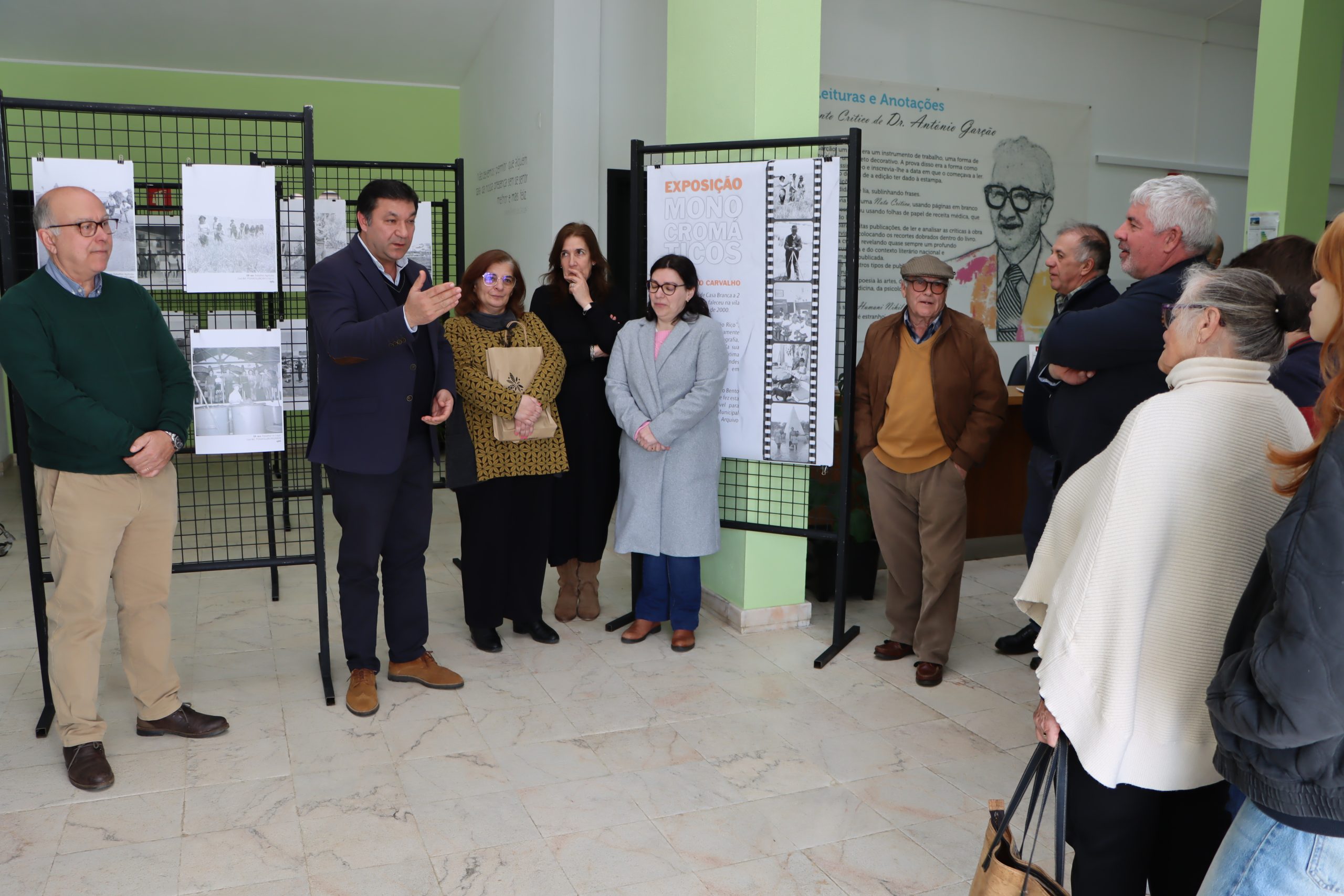 Exposição “Monocromáticos” celebra espólio de João Bento Carvalho na Biblioteca Municipal de Sousel