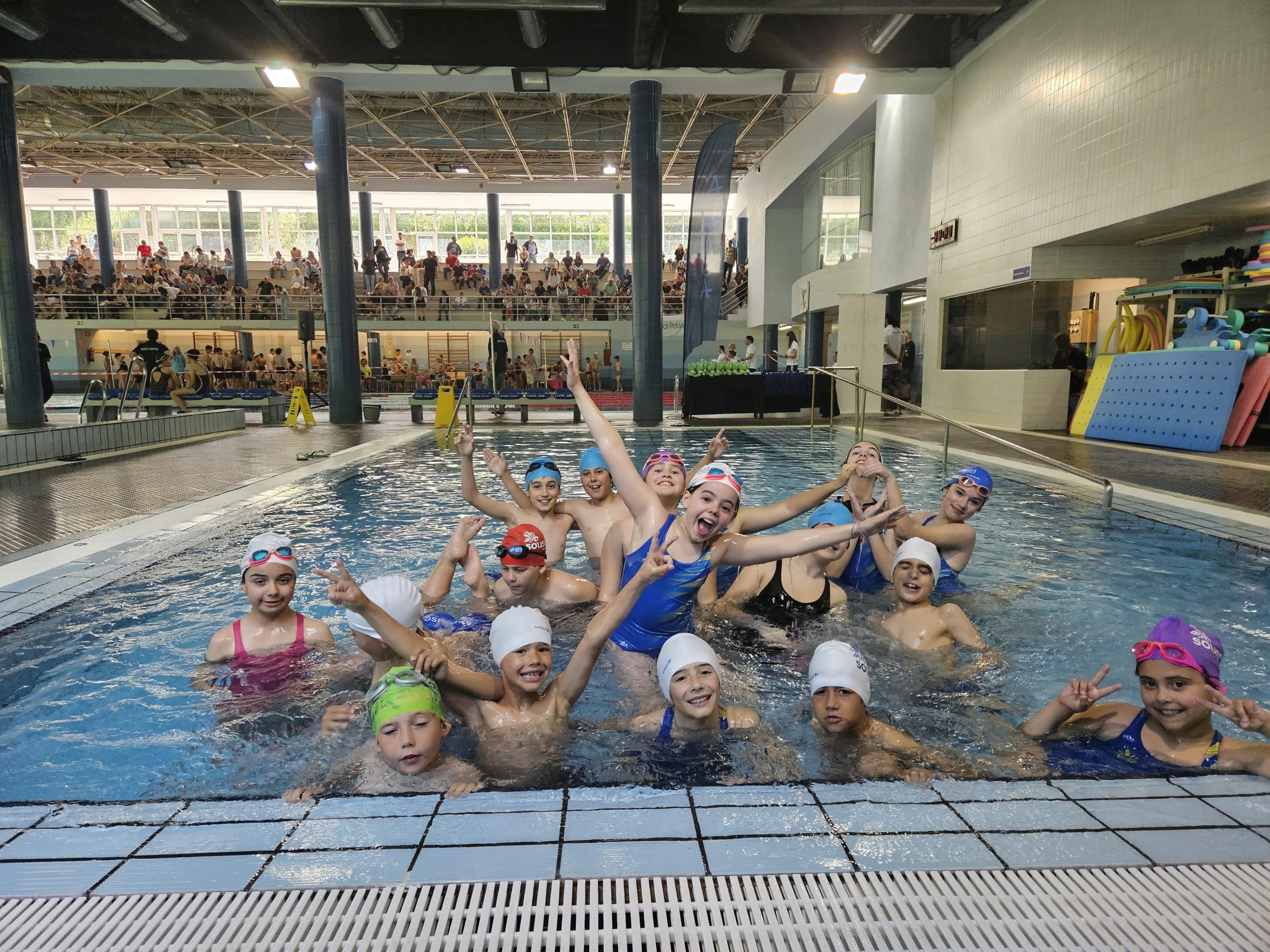 Atletas de Sousel brilham em Torneio de Natação, em Almada 
