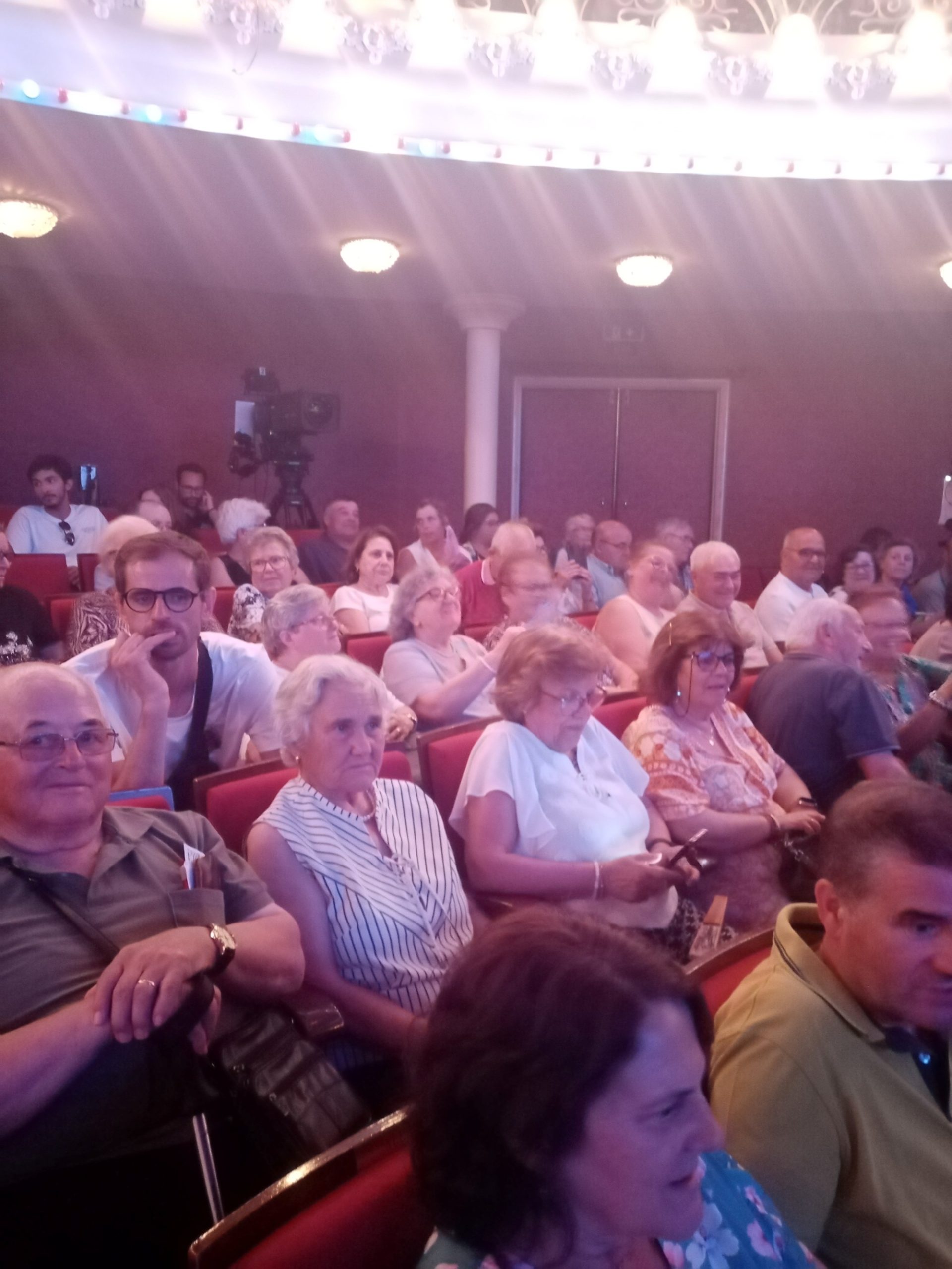 Autarquia levou munícipes ao Teatro Politeama