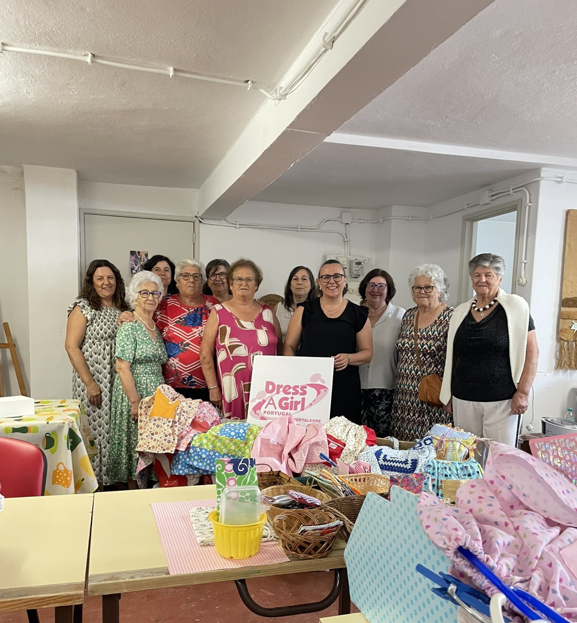 Universidade Sénior de Sousel entrega 500 peças à Dress a Girl Portugal