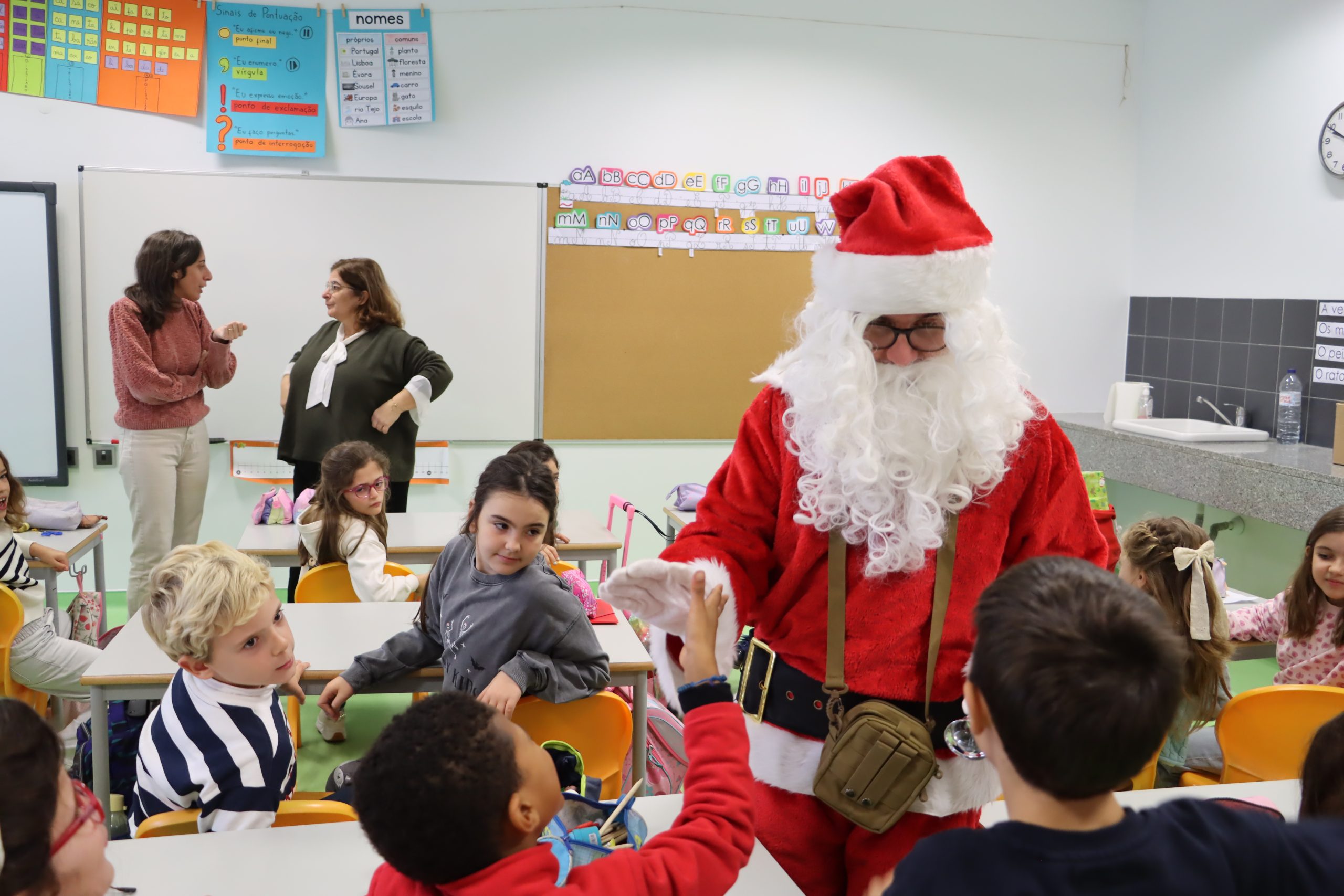 Pai Natal entregou presentes nas escolas do concelho
