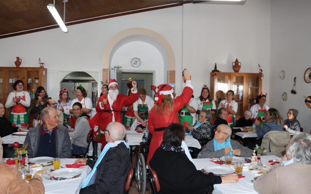 Comissão de Melhoramentos assinalou a quadra festiva nos lares de Cano e Santo Amaro