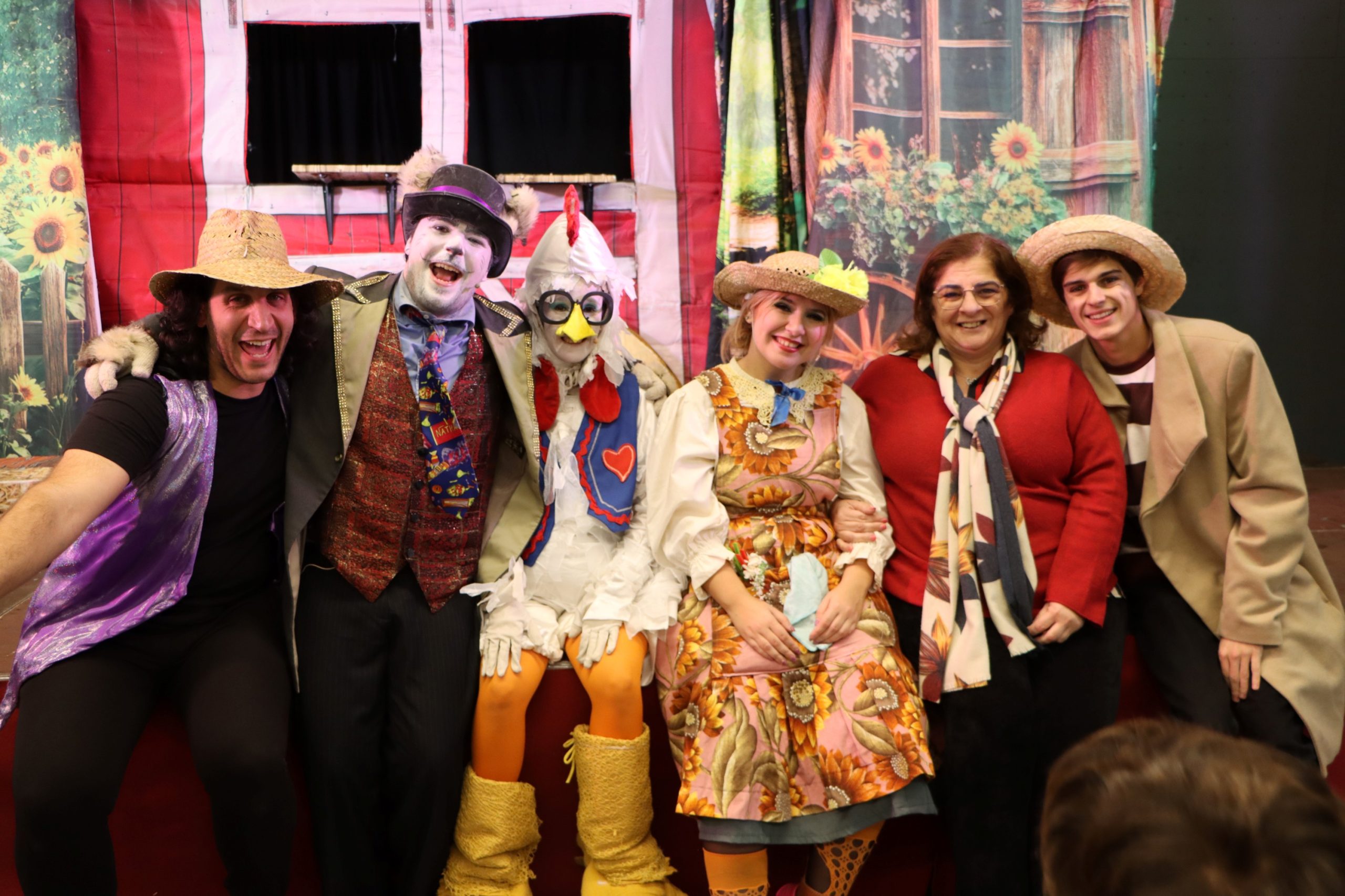 Peça “Pintinho Feio” transmitiu mensagem de inclusão às escolas