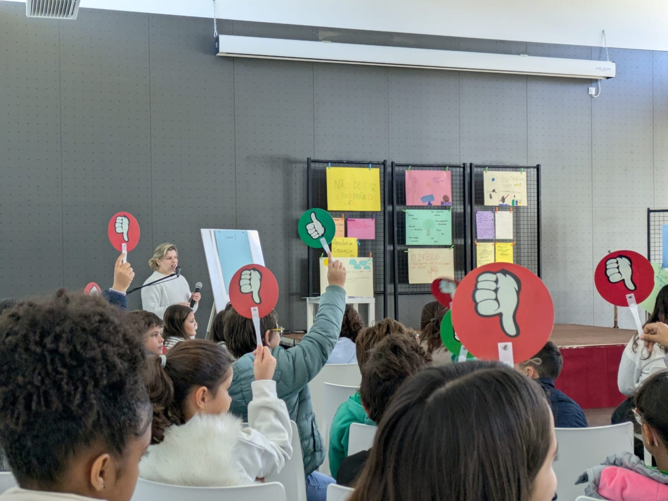 Crianças debatem alterações climáticas em “Teatro Legislativo”